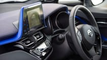 2016_toyota_c-hr_int_04.jpg