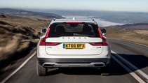 v90_d4_awd_cross_country_018.jpg