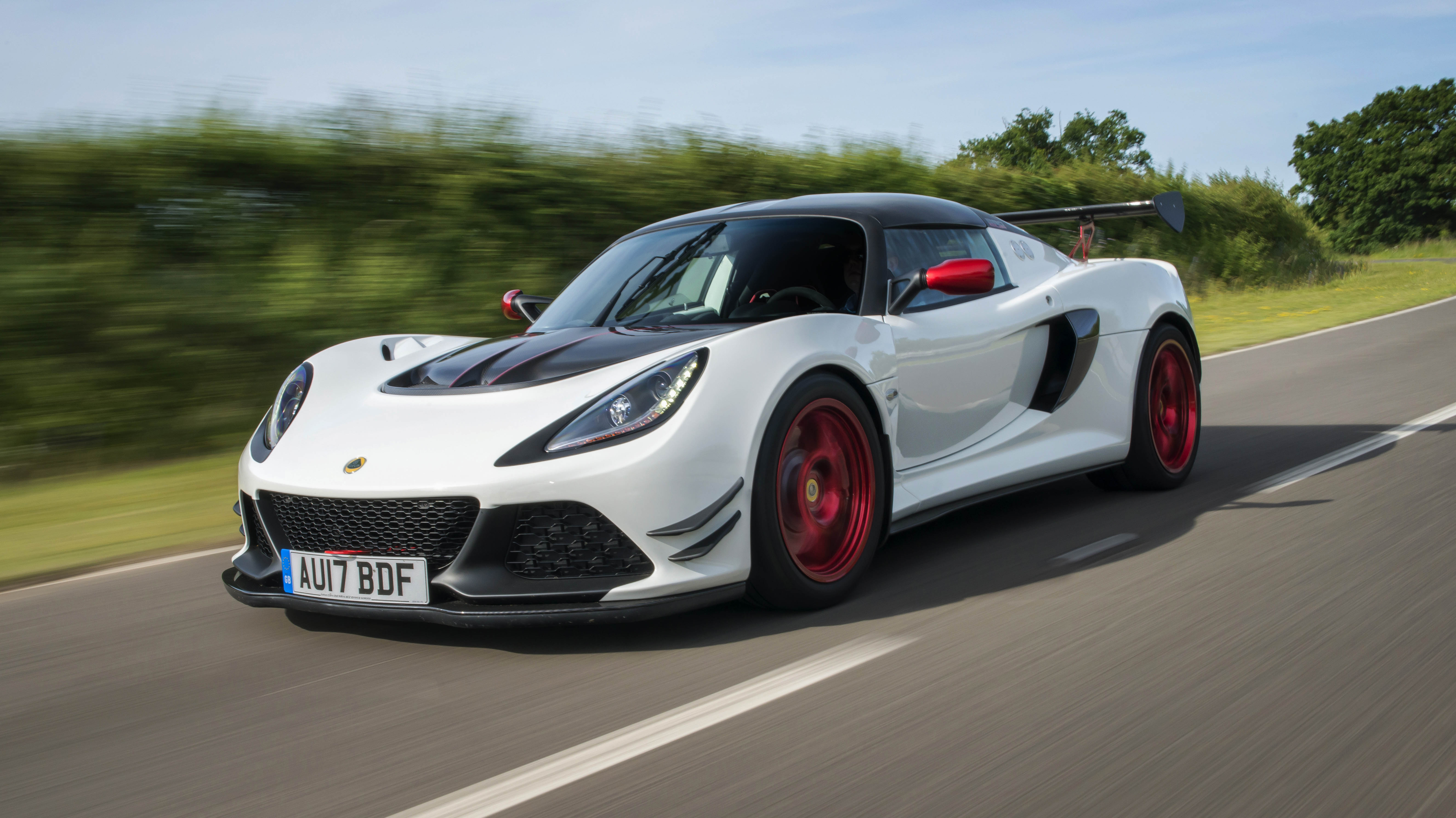 white_exige_cup_380_driving_4.jpg