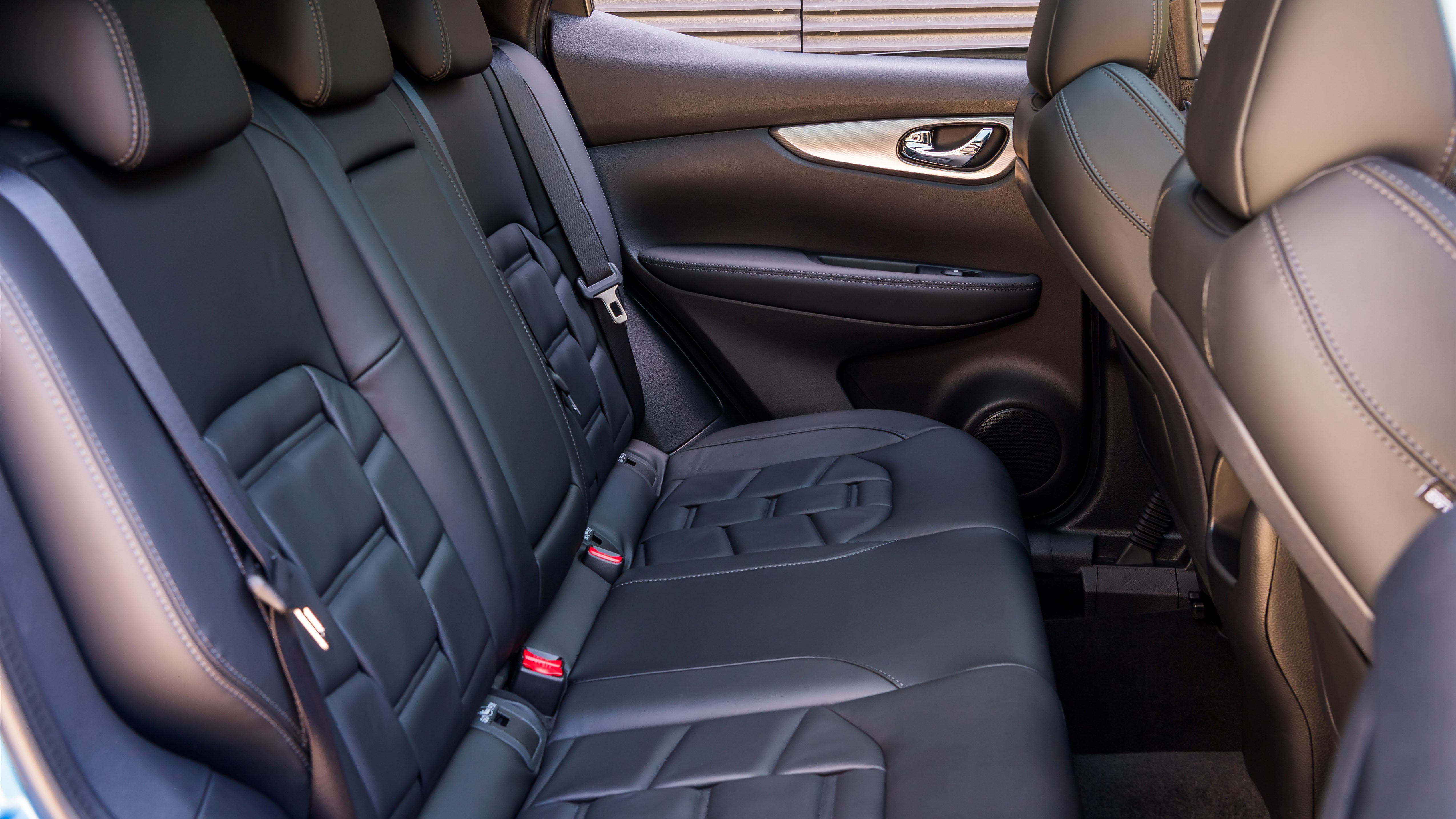 Nissan qashqai 3 car store seats in the back