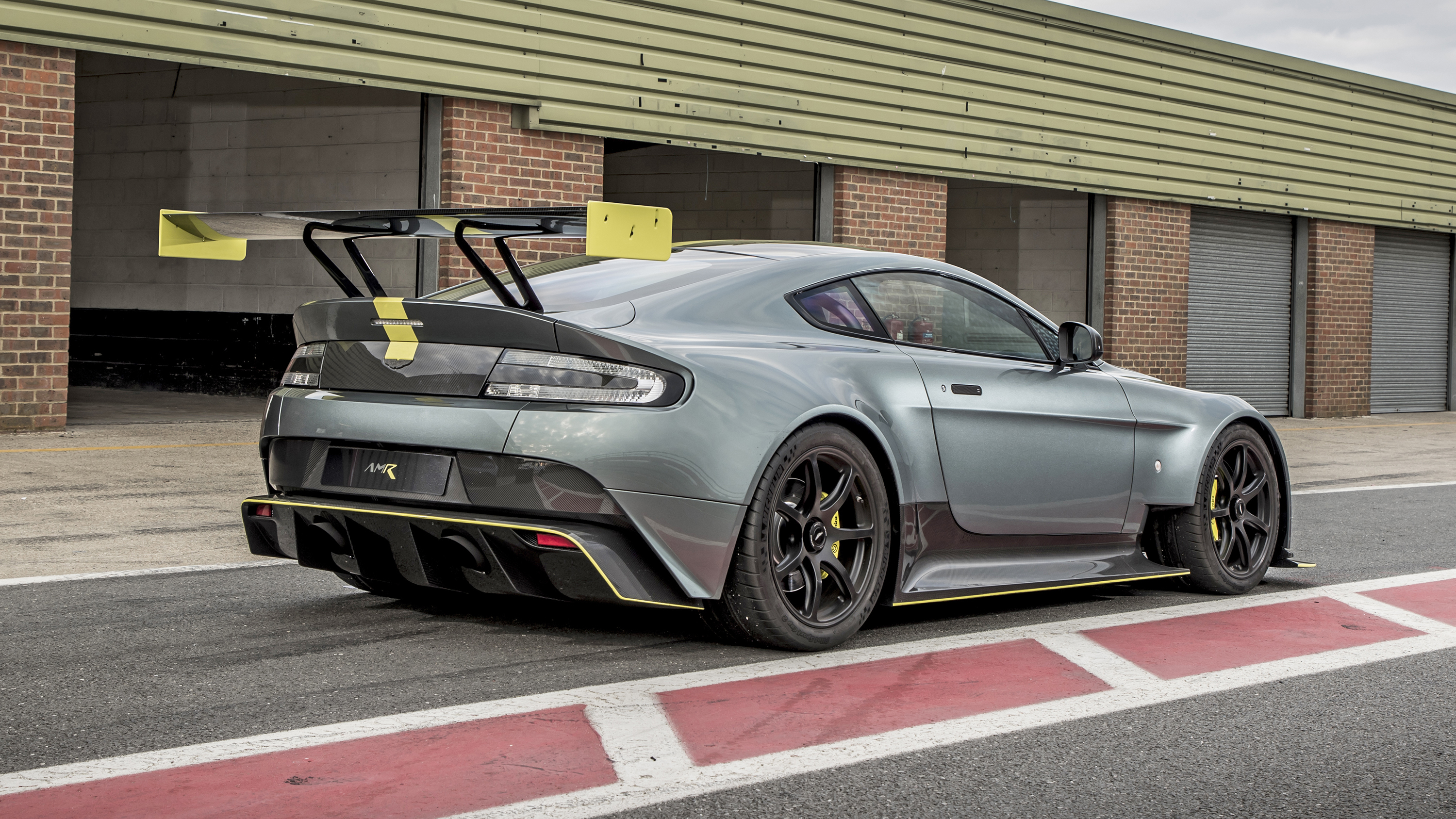 Aston martin trainers store