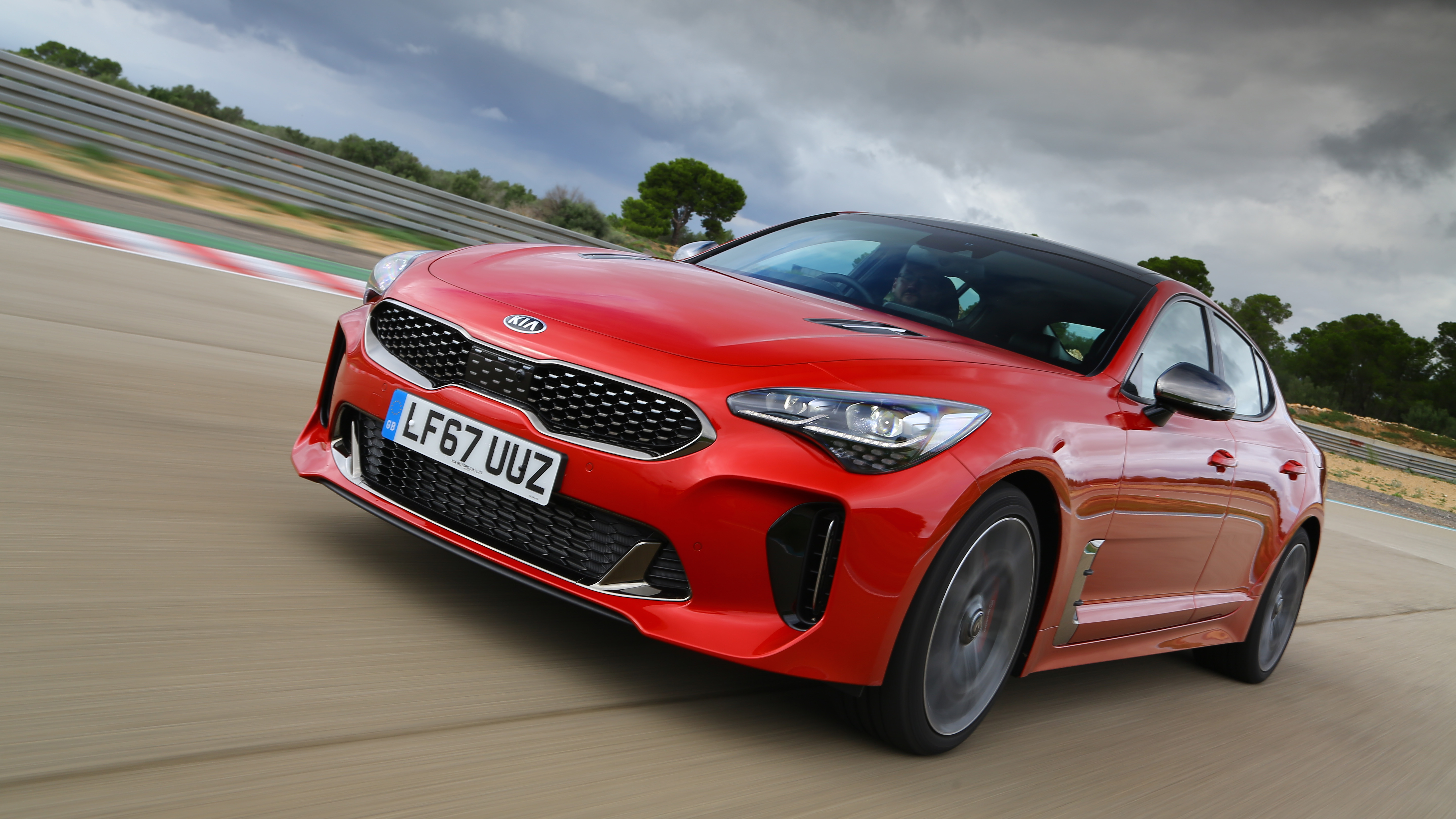 Kia спортивная Стингер купе