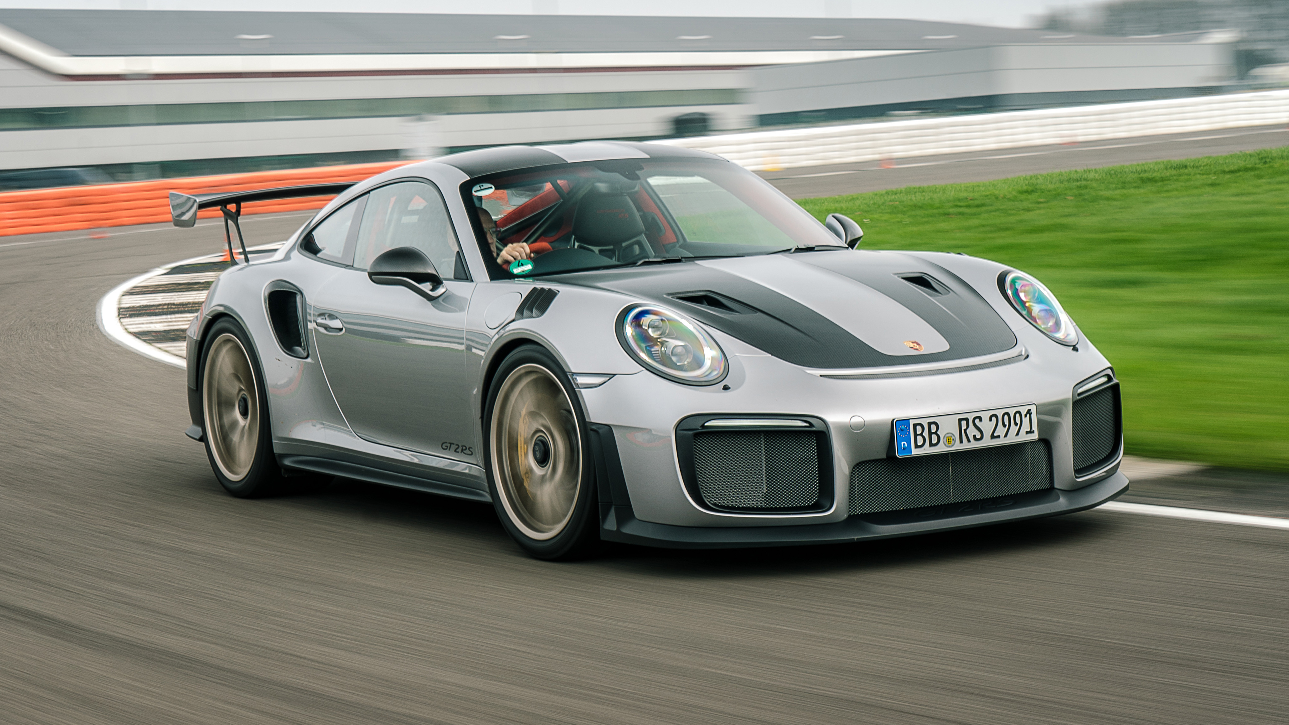 Porsche 911 GT2 RS r