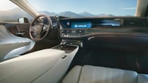 2017_lexus_ls_500h_int_02.jpg