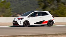 157_yaris_grmn_dynamic_track.jpg