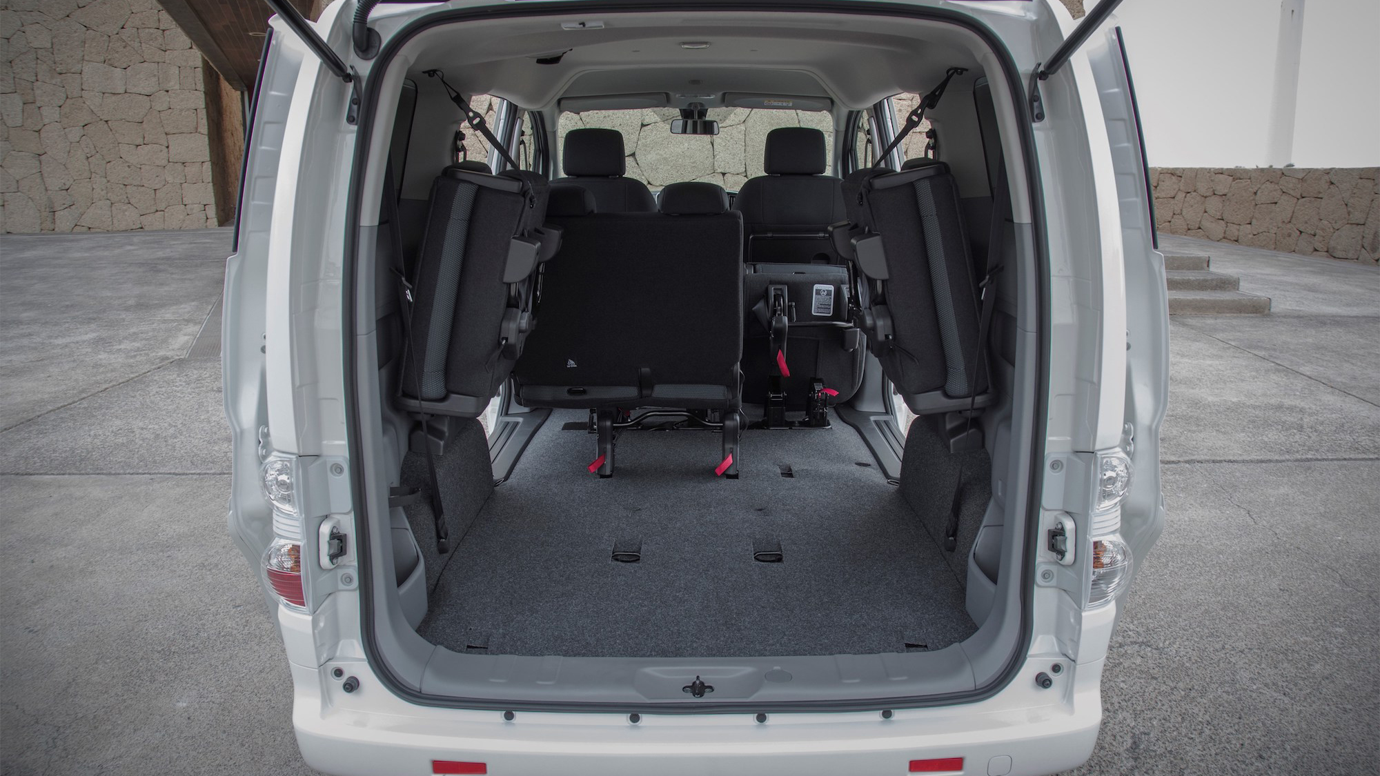 Nissan nv200 electric 7 outlet seater