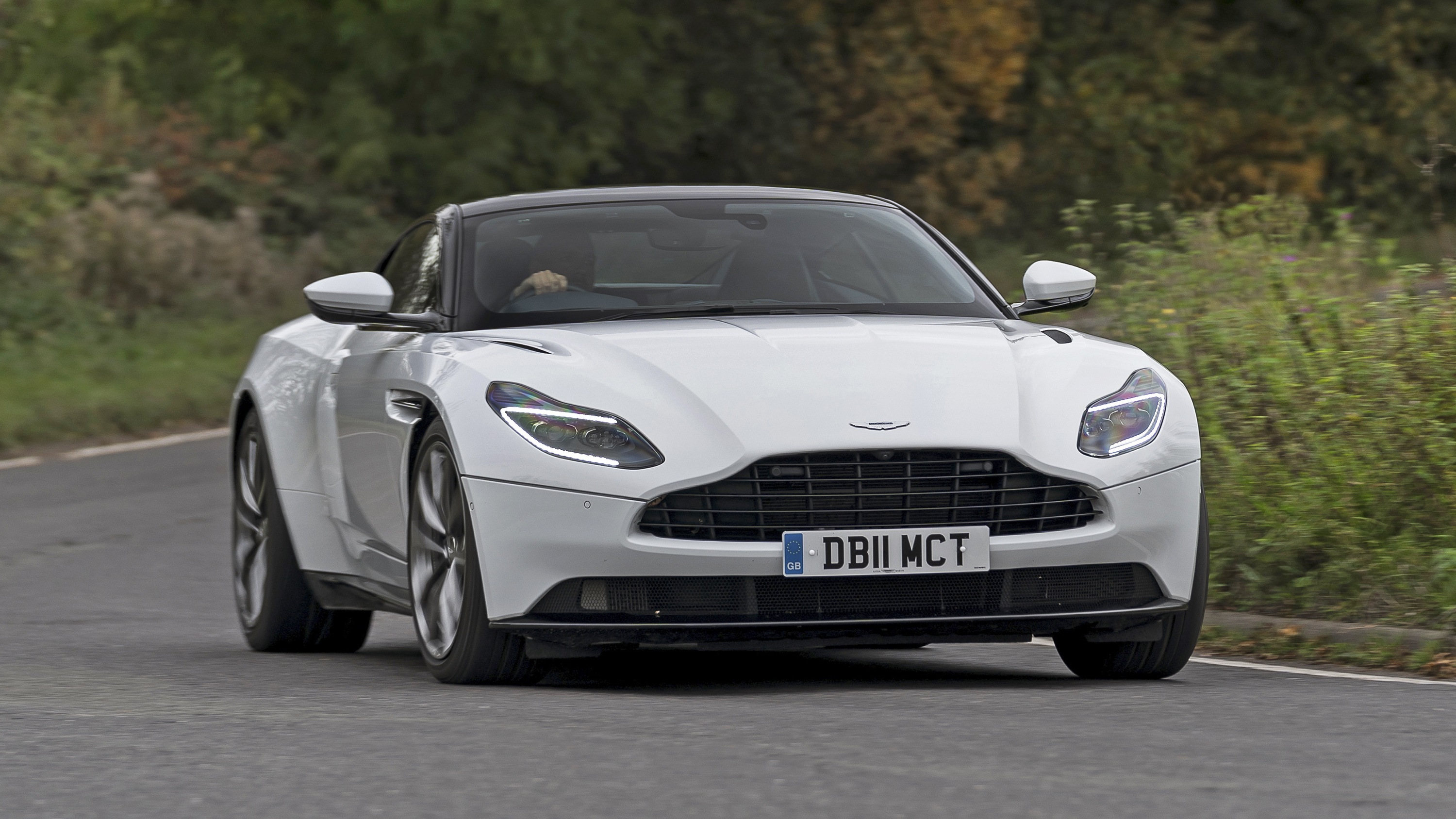 aston_martin_db11_v8_r_max_earey_124.jpg