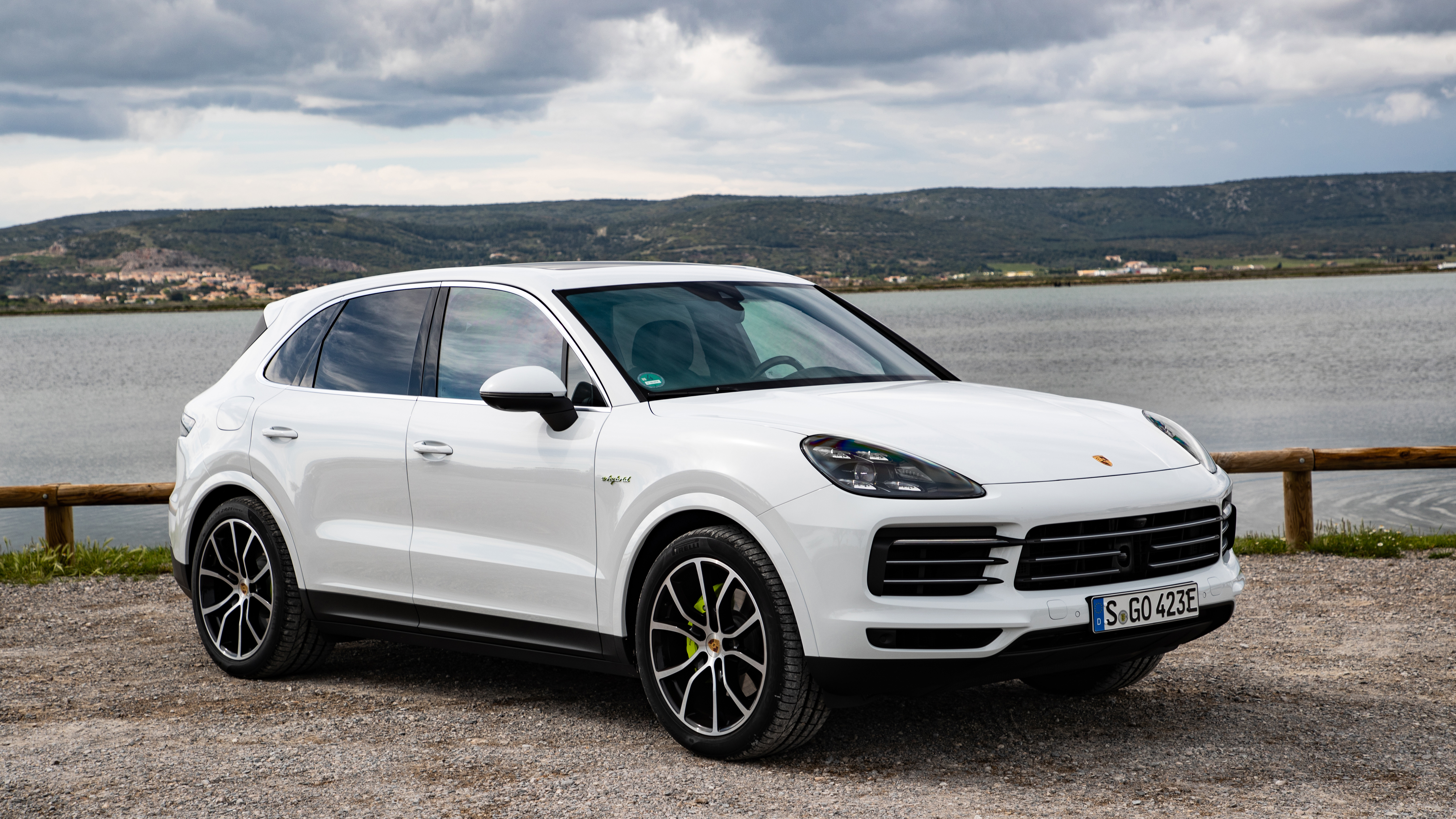 Porsche cayenne turbo s e-hybrid 2019. Porsche cayenne s hybrid. порше кайен 2020. порше кайен 2018. Porsche cayenne turbo s 2020.