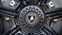lamborghini_aventador_svj_yellow_detail_10_1.jpg
