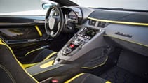 lamborghini_aventador_svj_yellow_detail_25.jpg