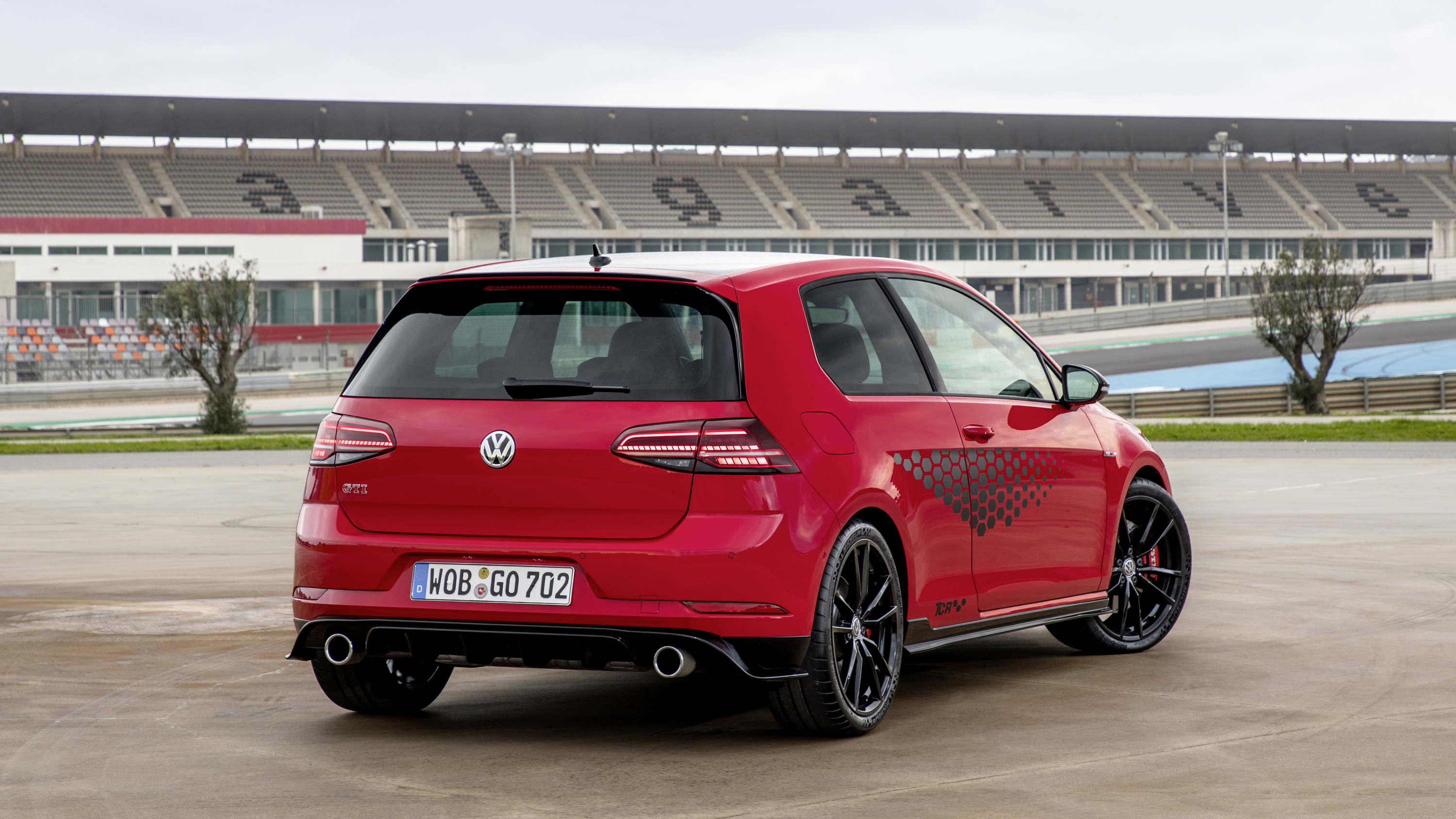 Volkswagen Golf GTI v Volkswagen Golf GTI TCR comparison