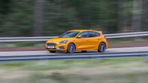 2019fordfocus_st_orangefury_11.jpg