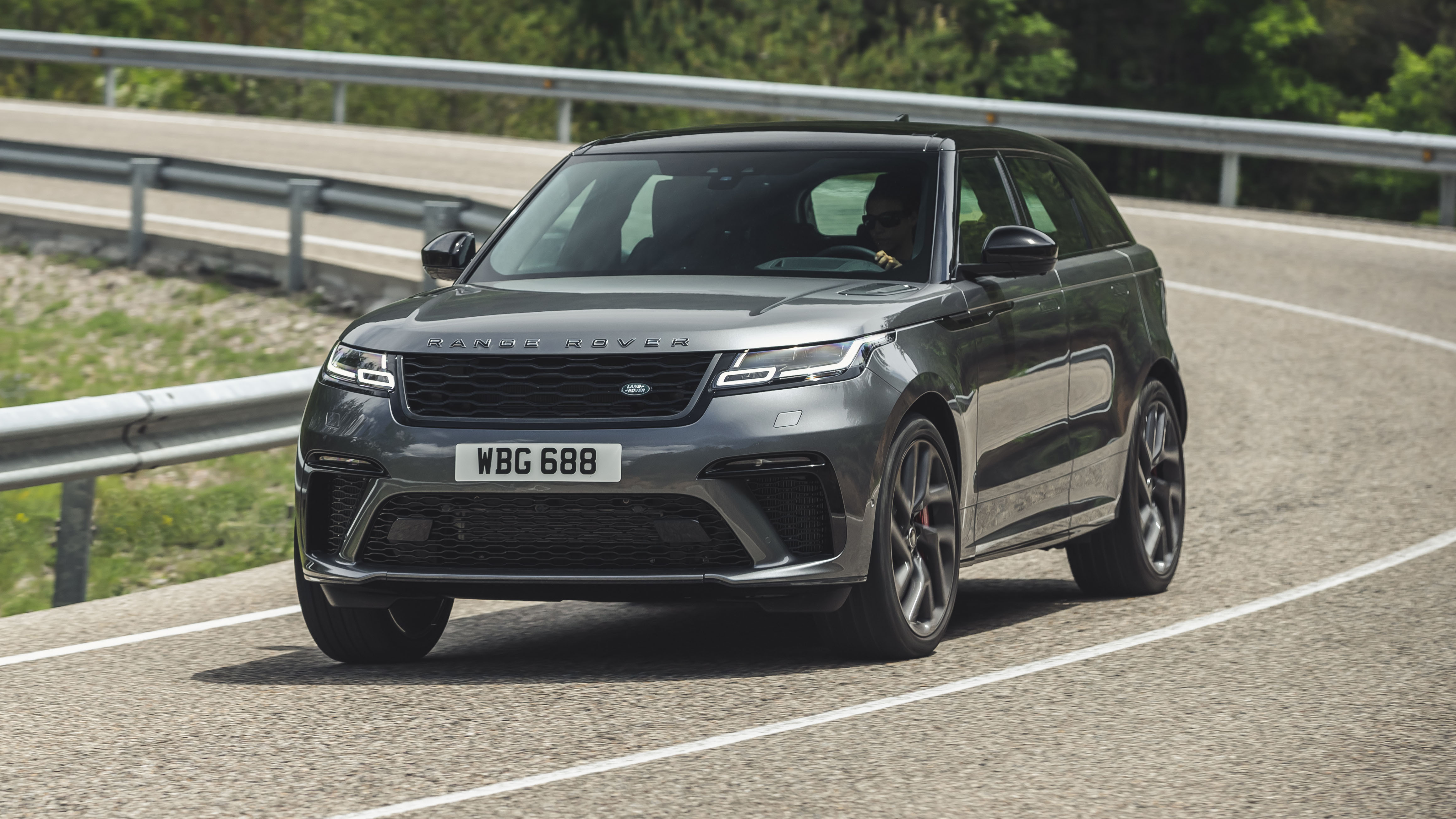 20my_rr_velar_svade_mediadrive_onroad_035.jpg