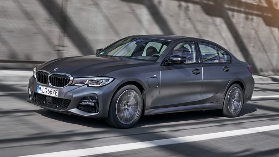 BMW 330e review: plug-in hybrid 3 Series driven Reviews 2025 | Top Gear