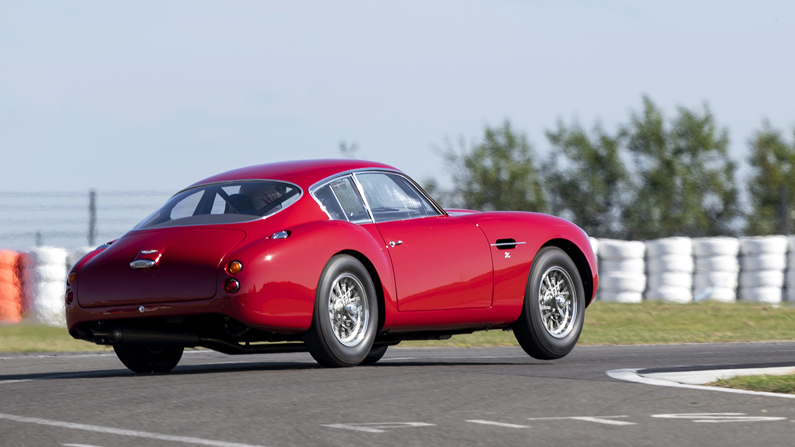 ollie_kew_aston_martin_db4gt_zatao_r_photo_max_earey_013.jpg