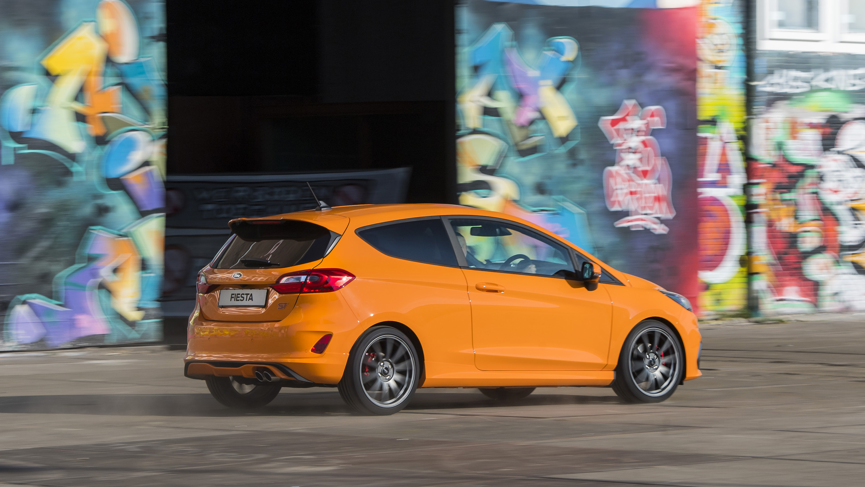 K k performance. Форд Фиеста оранжевый. Fiesta St 2019. Ford Fiesta St 2022. Горячий хэтчбек начала 2000.