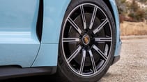 frozen_blue_metallic_taycan4s_064.jpg