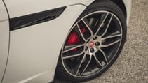 new_jaguar_f-type_r-dynamic_p450_rwd_fuji_white_0081.jpg