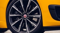 new_jaguar_f-type_r_coupe_awd_sorrento_yellow-54.jpg