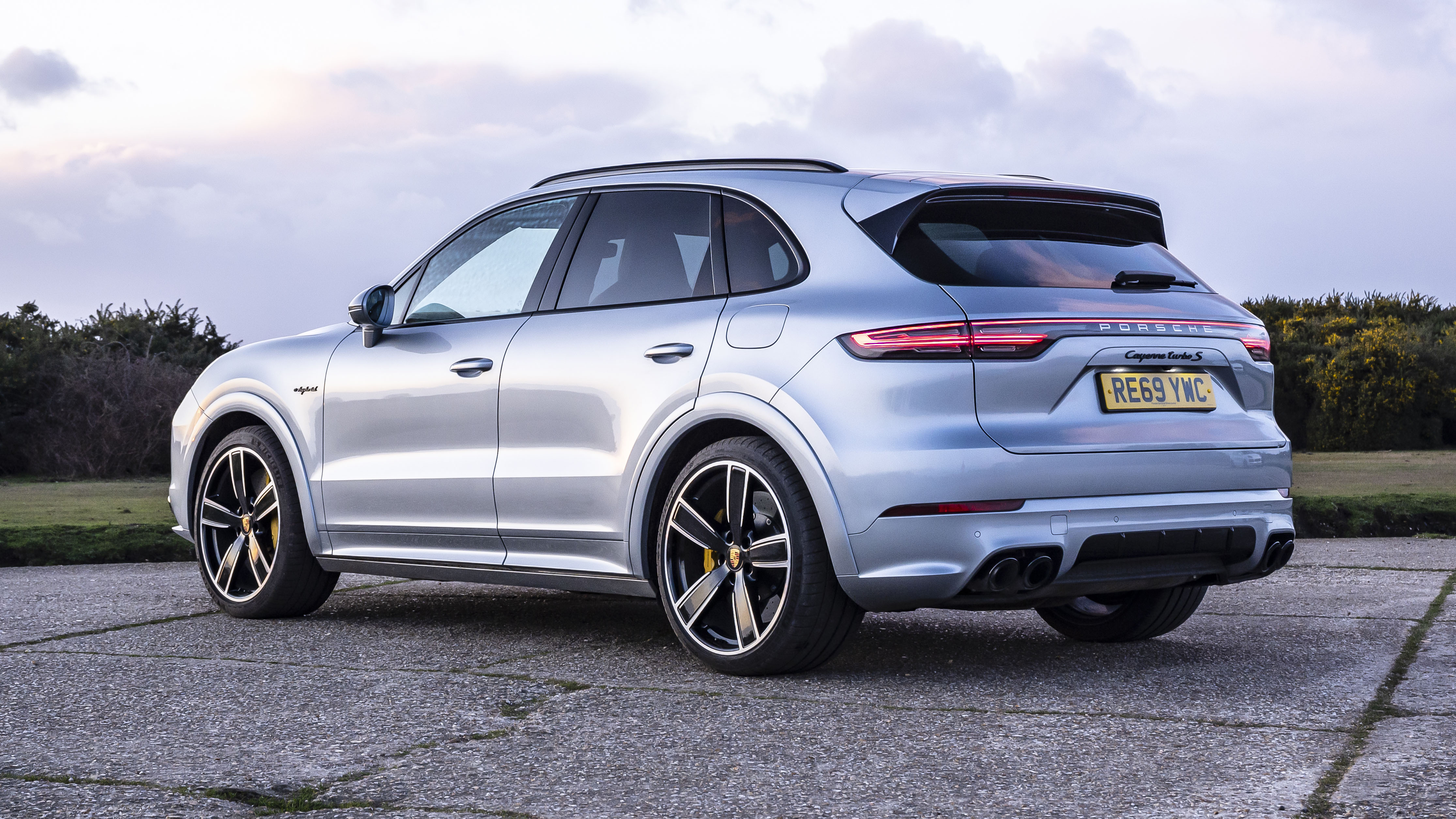 radicaal Eigendom Evolueren Porsche Cayenne Turbo S E-Hybrid review: first UK drive Reviews 2023 | Top  Gear