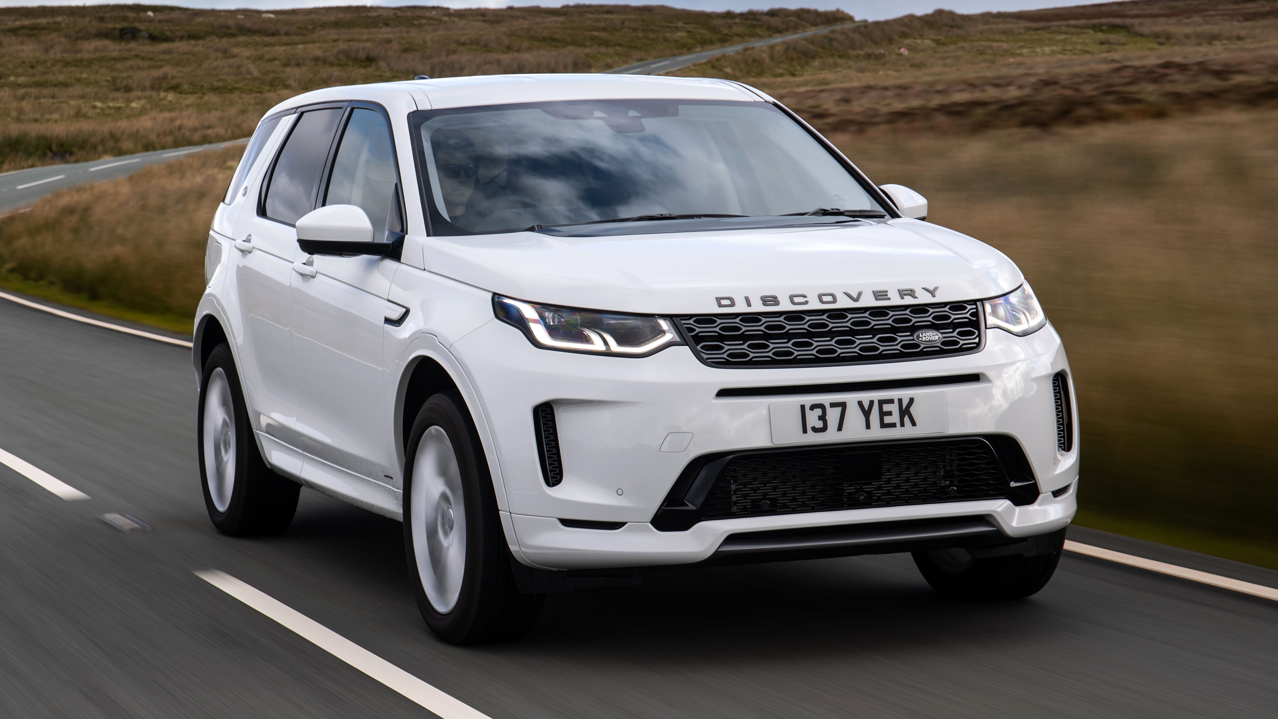 lr_ds_phev_fuji_white_driving_211020_004.jpg