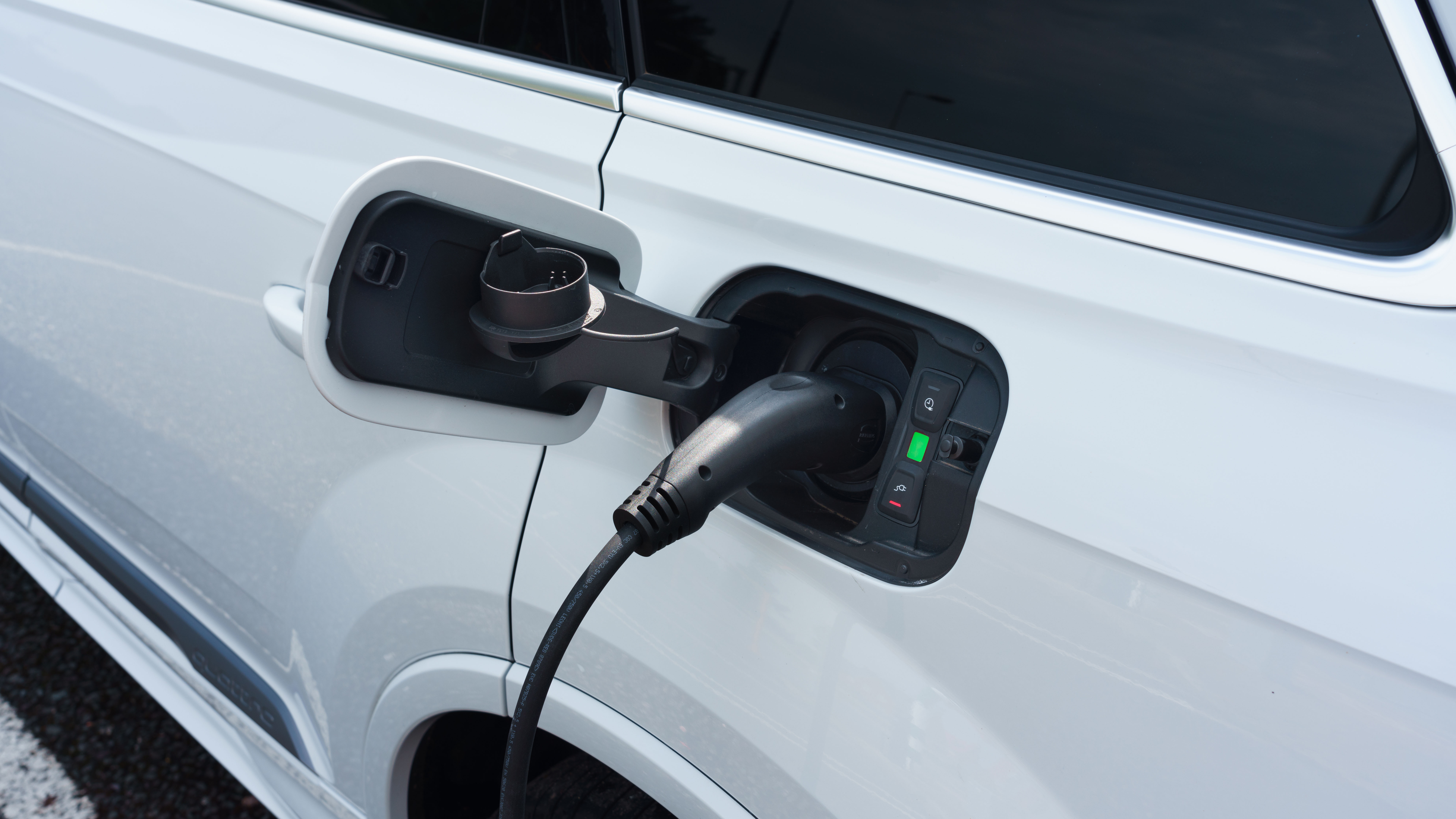 Q7 sales plug in