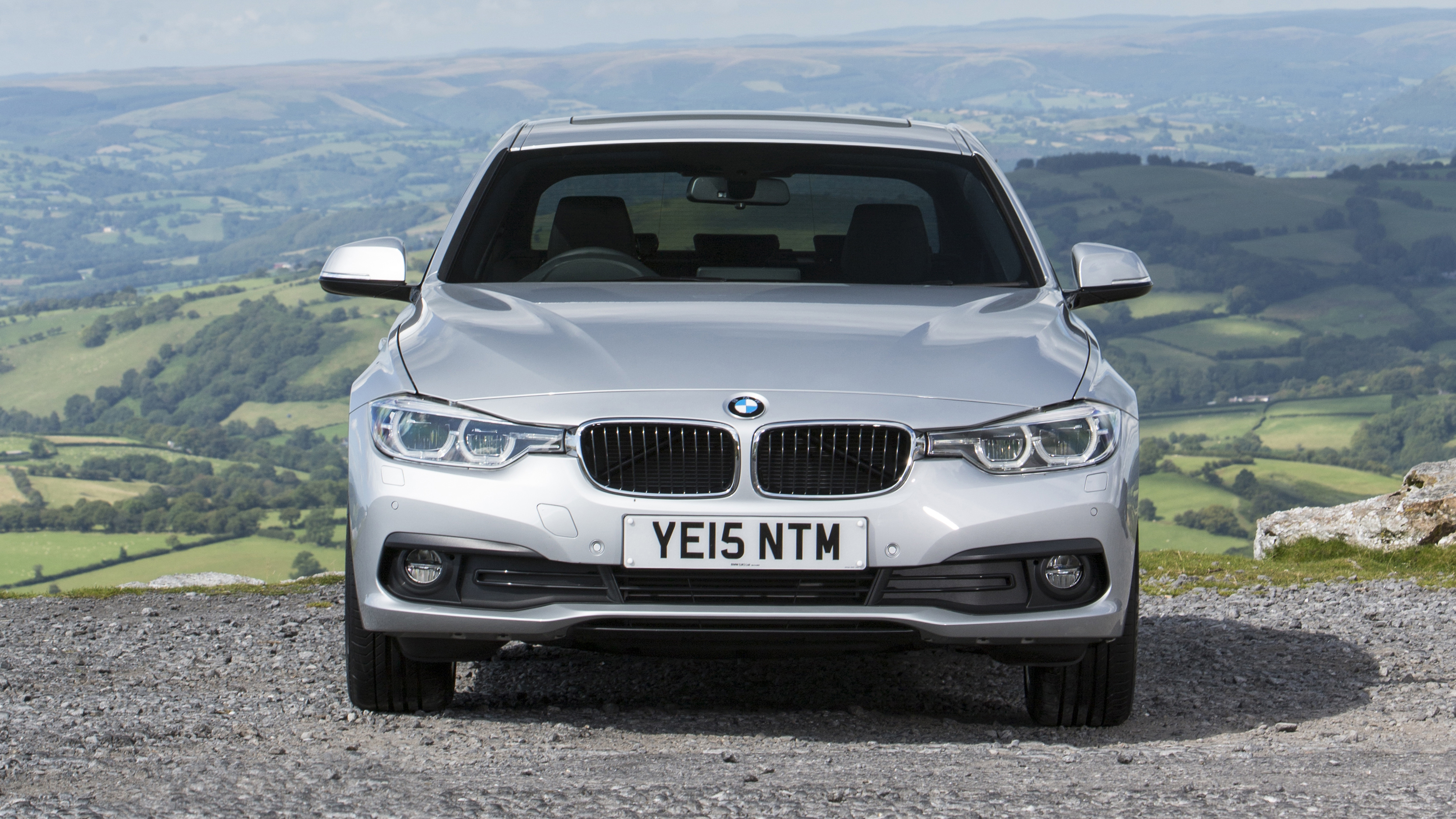 First Drive The Three Cylinder Bmw 318i Saloon Reviews 22 Top Gear