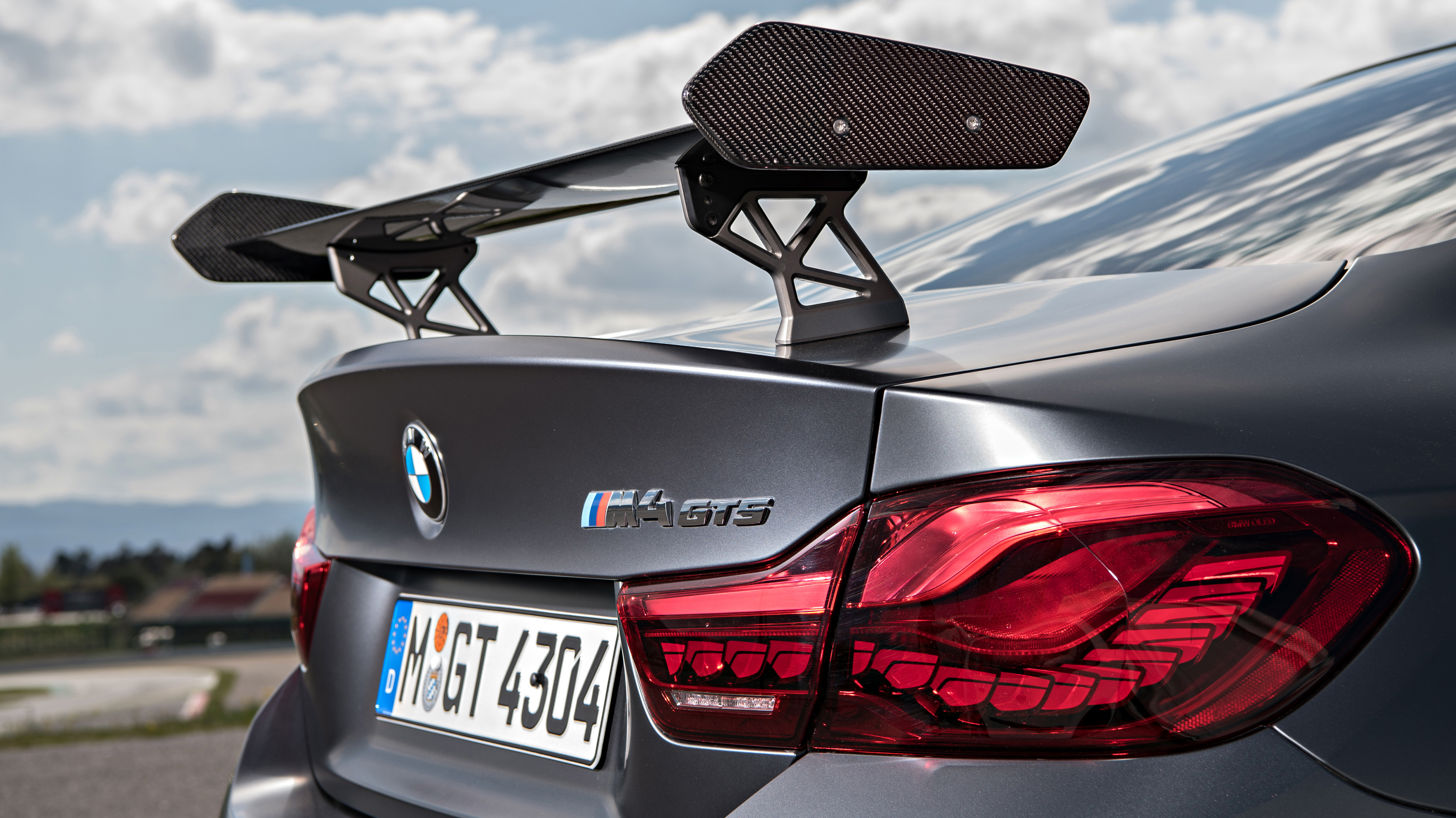 Review: the hardcore, 493bhp BMW M4 GTS | Top Gear