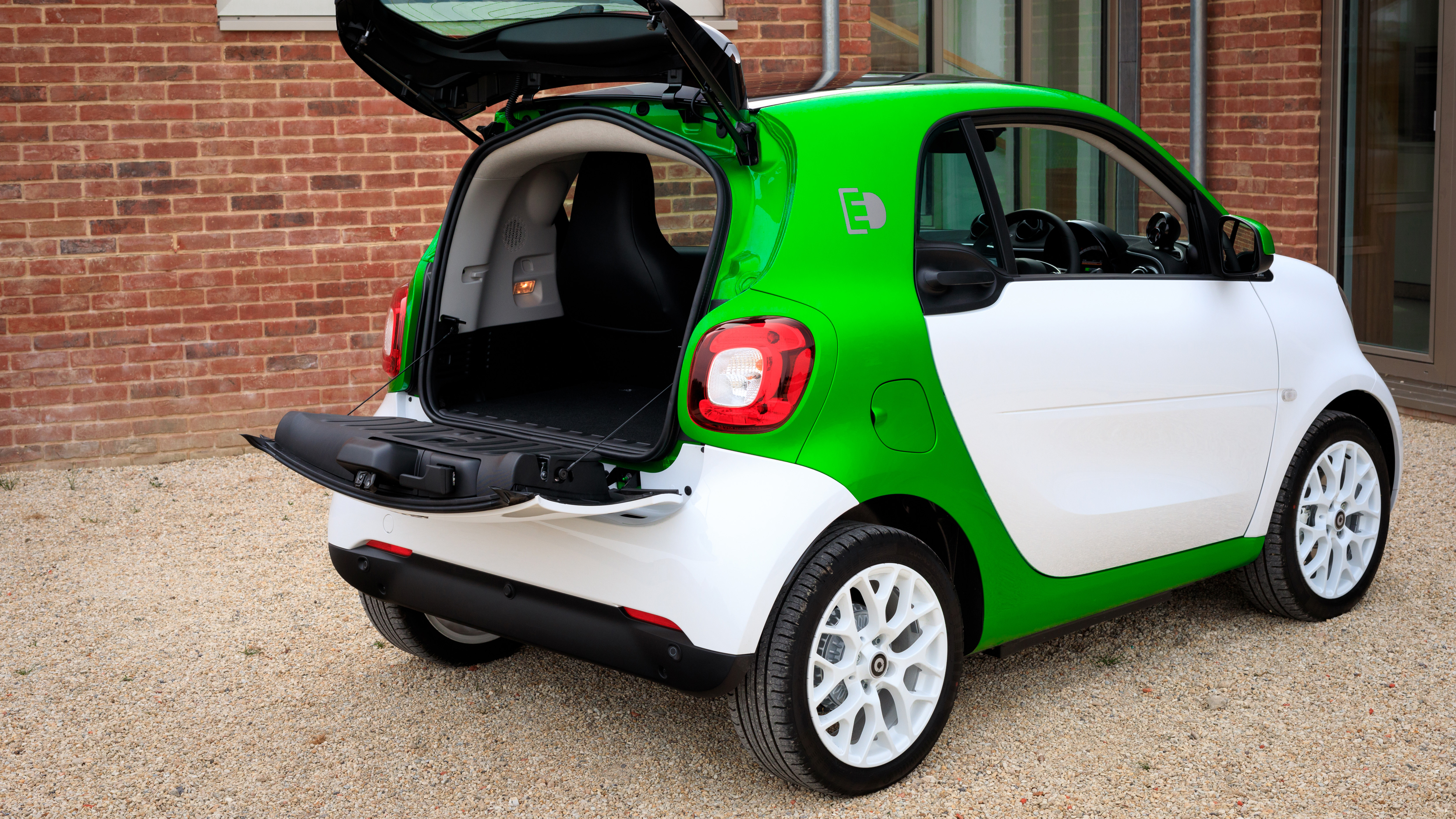 Smart Fortwo Electric Drive review  It's at its best when you park it -  Autoblog