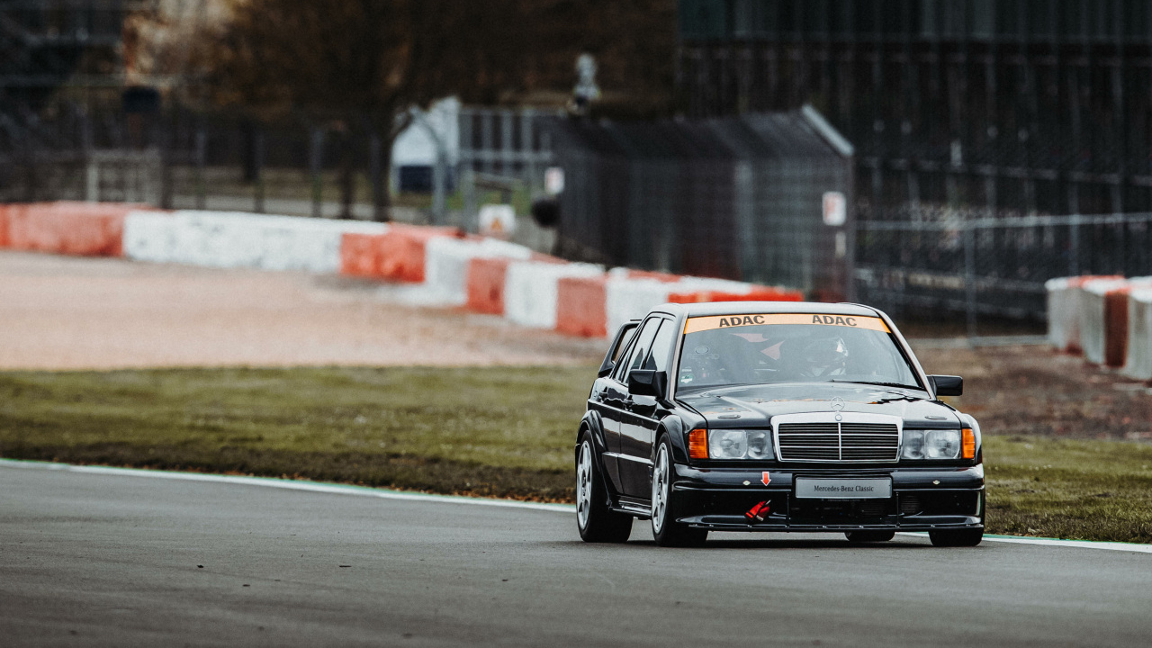 How good does a Mercedes 190E racecar feel today? Reviews 2024