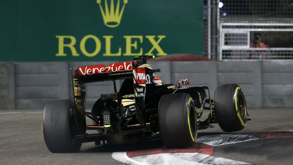 Formula One Racing Scene What goes on behind the scenes at a Formula One race? | Top Gear