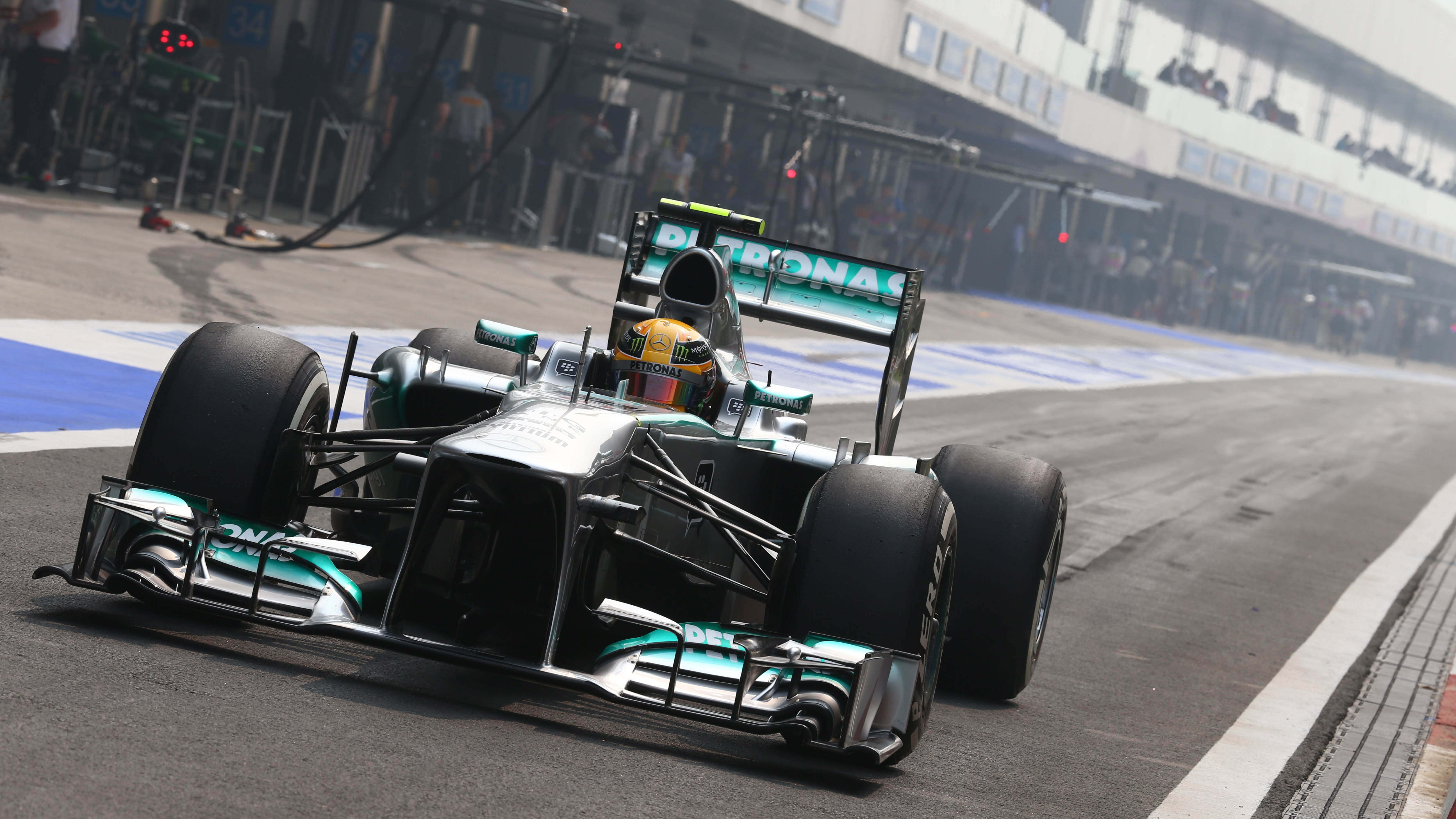 Lewis Hamilton vs Ayrton Senna: who would win? | Top Gear