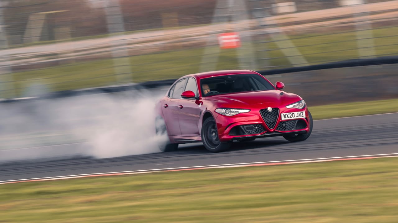 New BMW M3 vs Alfa Romeo Giulia Quadrifoglio Top Gear