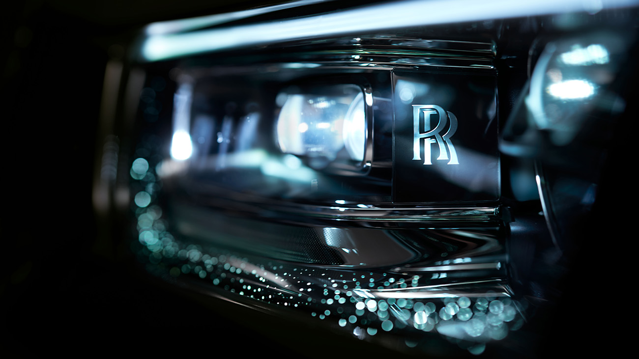 Rolls-Royce Refreshes Phantom With Sparkly Headlights, Disc Wheels