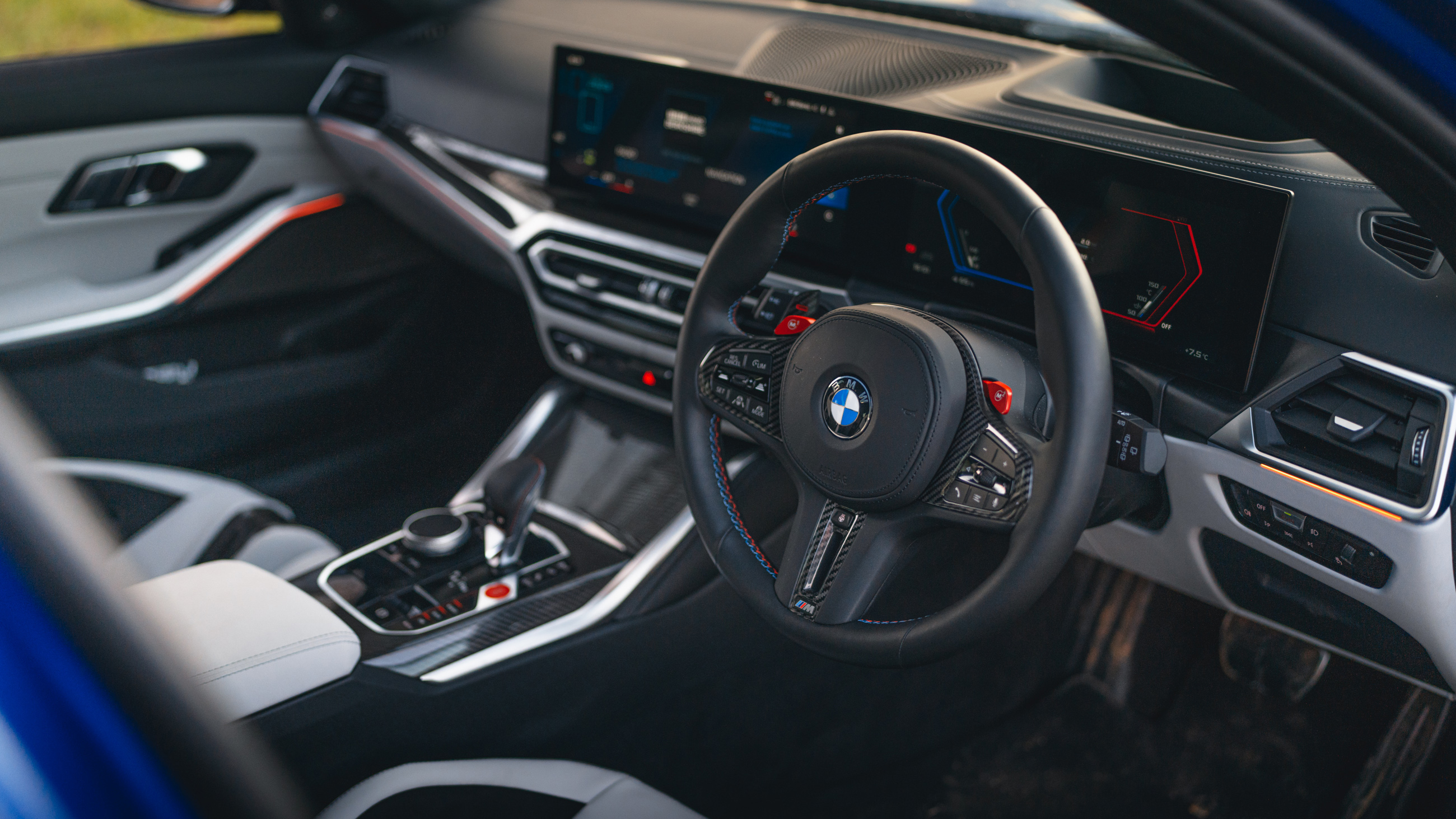 BMW M3 Touring vs Porsche Taycan GTS Sport Turismo