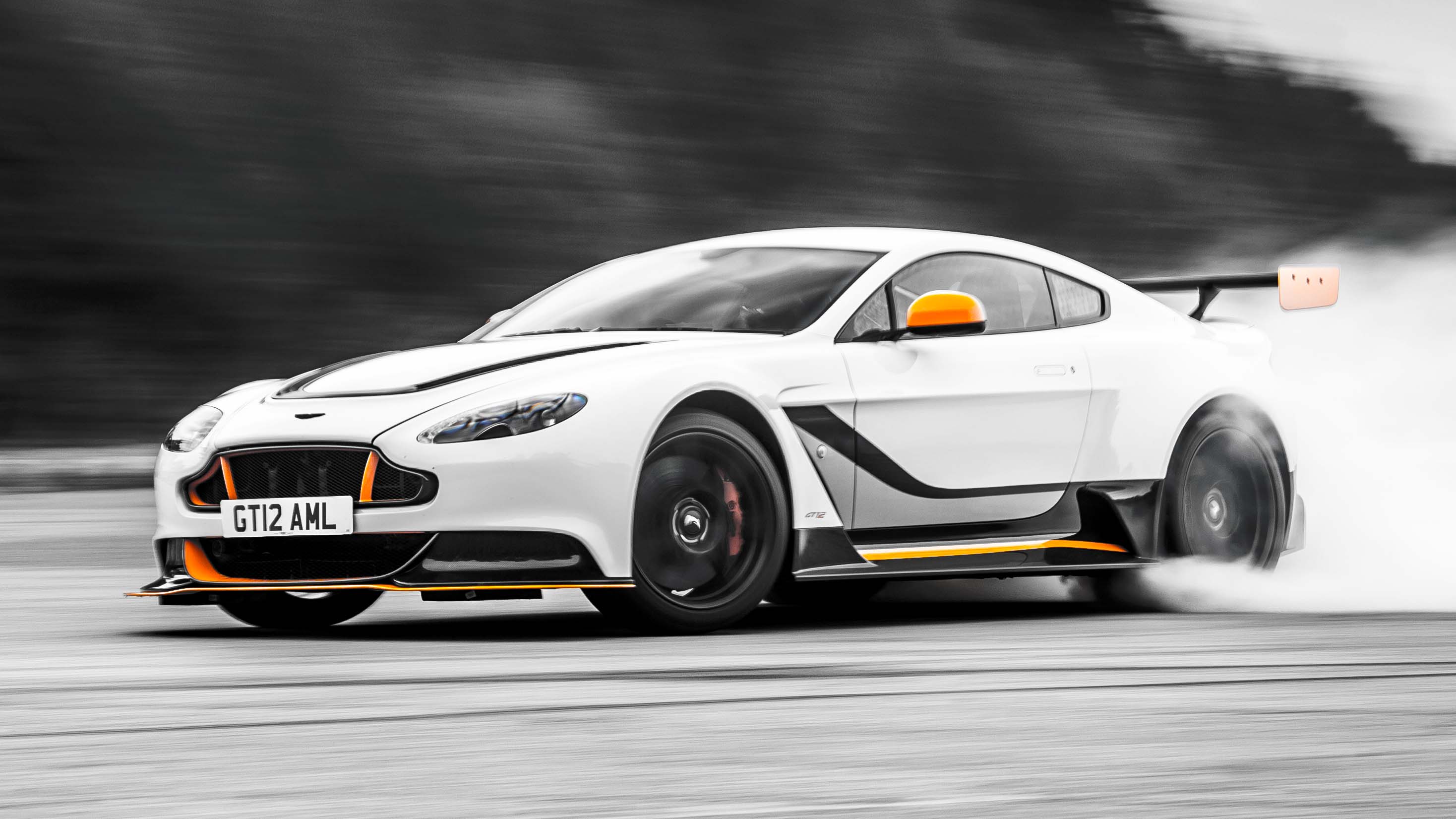 Aston Martin Vantage GT12