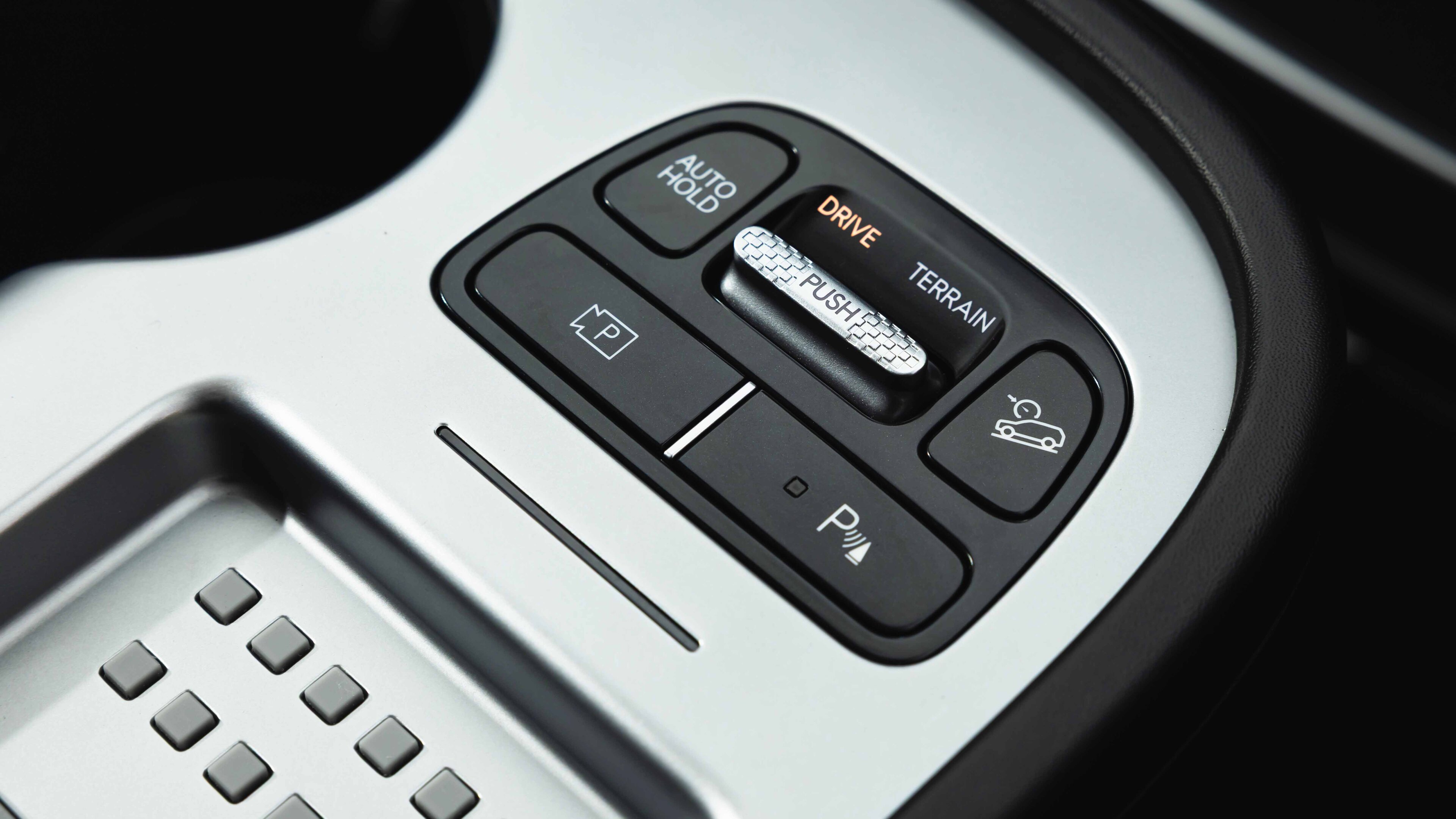 Volkswagen ID.Buzz GTX, Hyundai Ioniq 9