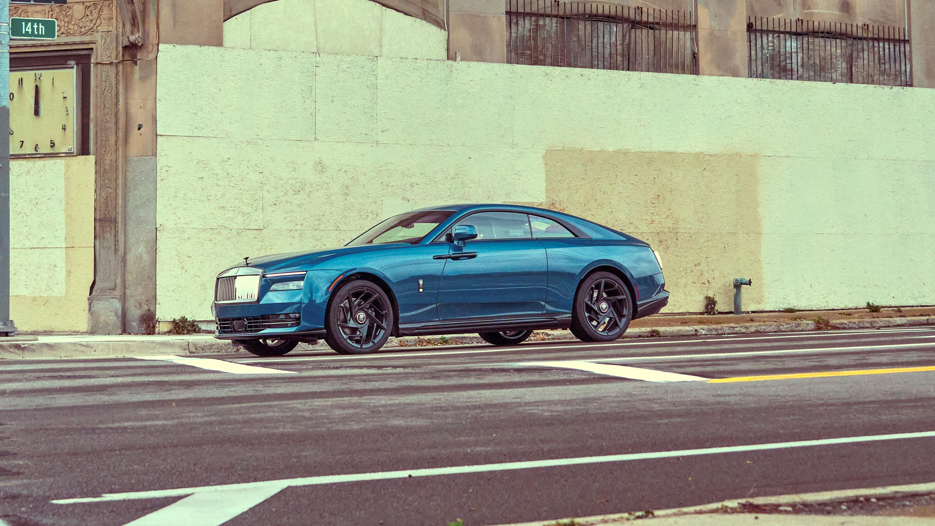 Rolls-Royce Black Badge Spectre / CADILLAC CELESTIQ