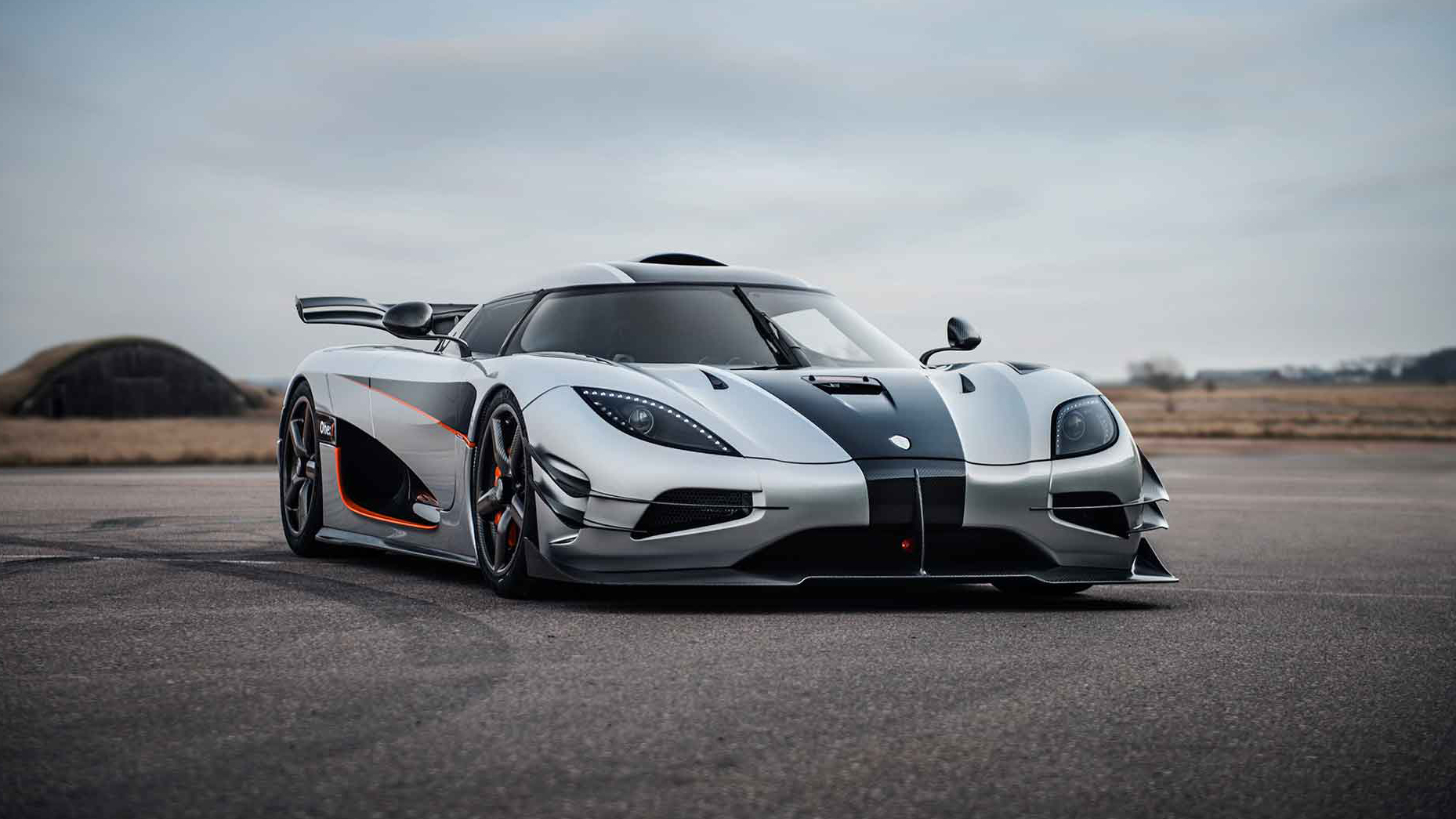Video Koenigsegg S One 1 Smashes The 0 300 0kmh Record Top Gear