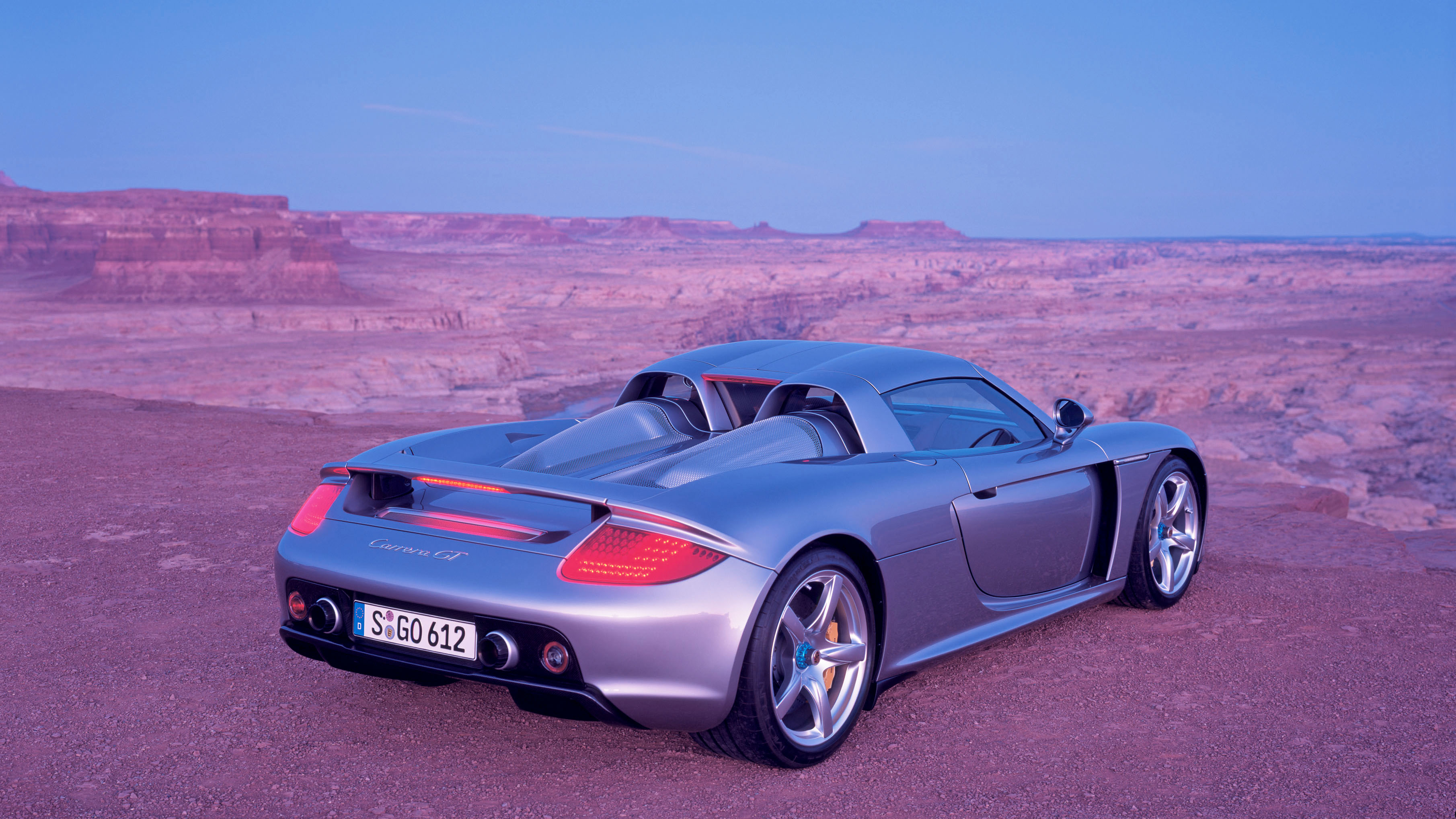 Photo of the day: this is a Porsche Carrera GT in a canyon | Top Gear