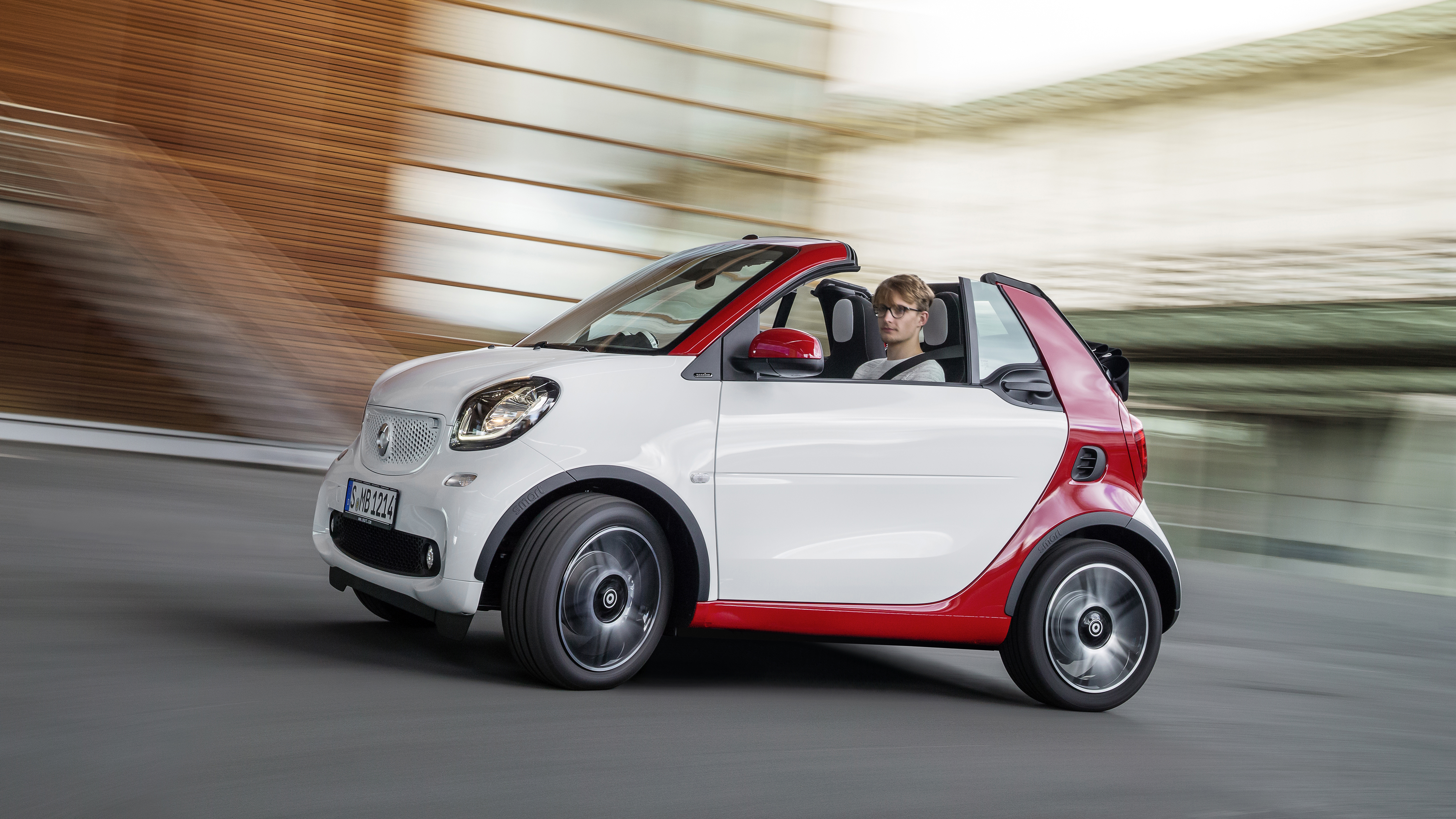 This is the new Smart Fortwo Cabrio Top Gear