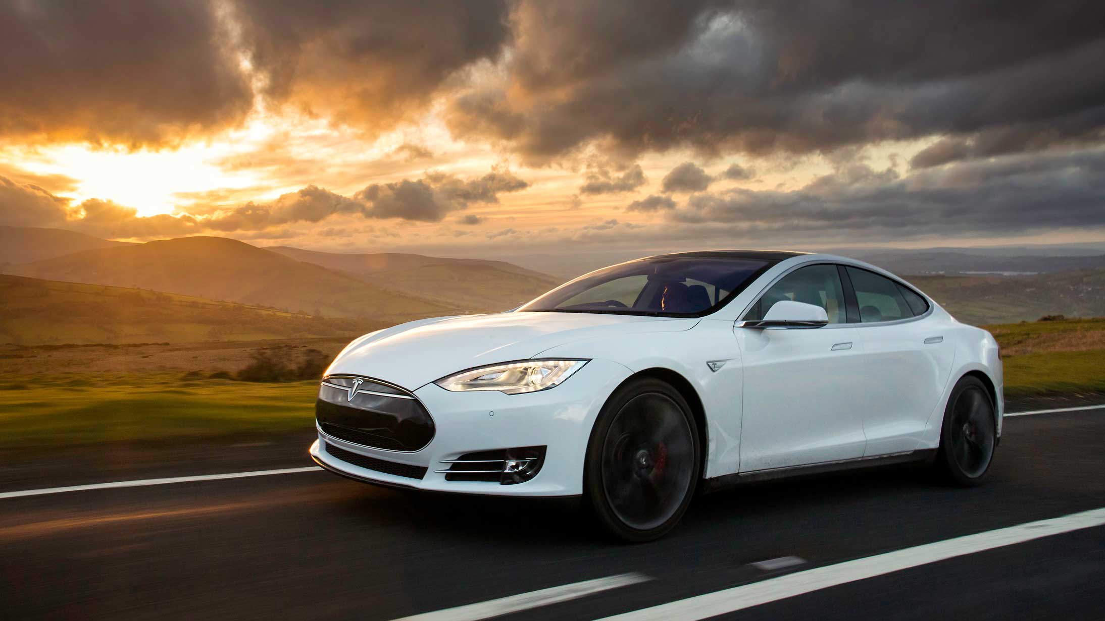 The Tesla Model X is a 762bhp, 7seat, electric gullwing SUV Top Gear