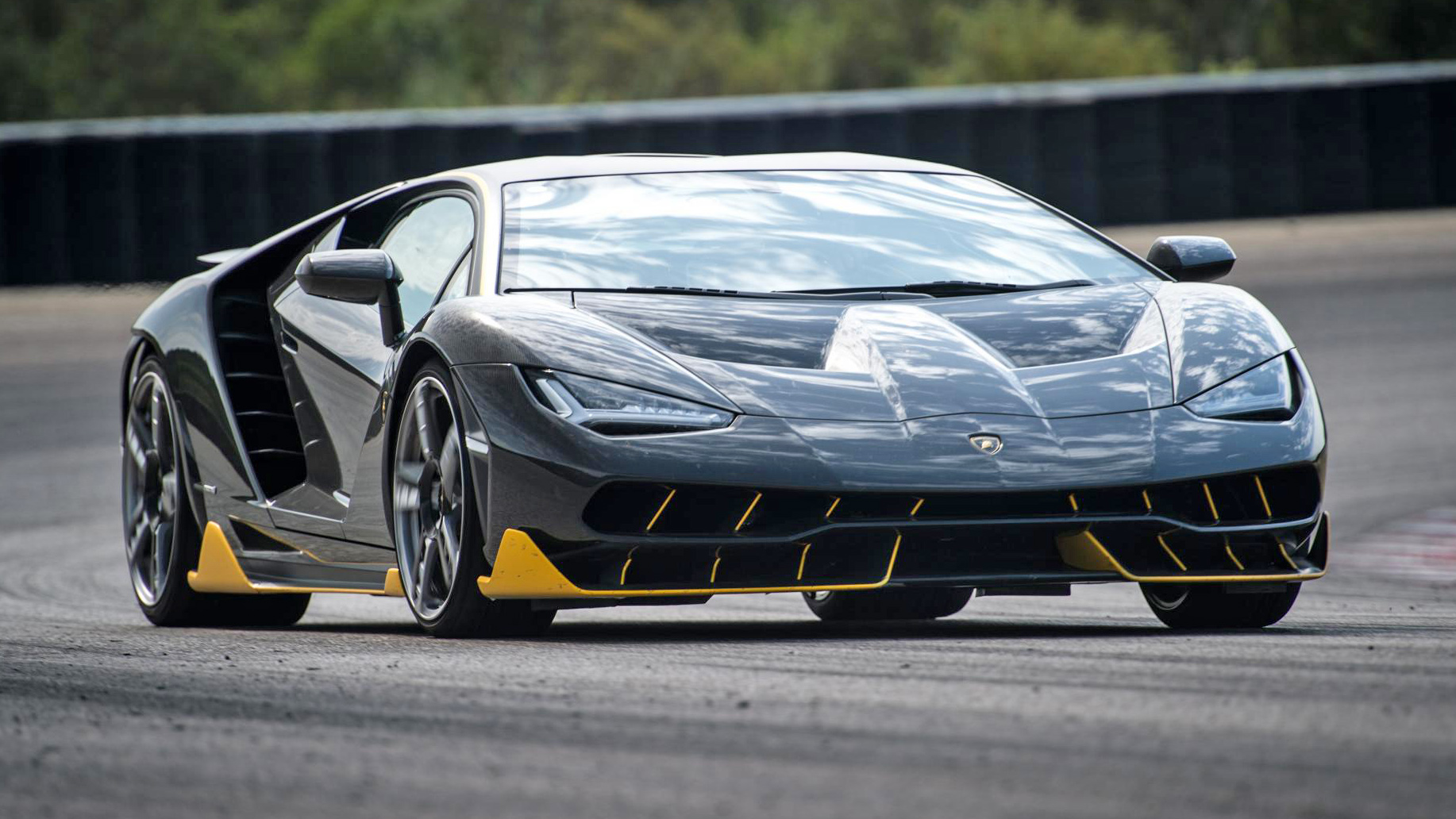 penge Dæmon snap Video: the Lamborghini Centenario on track | Top Gear