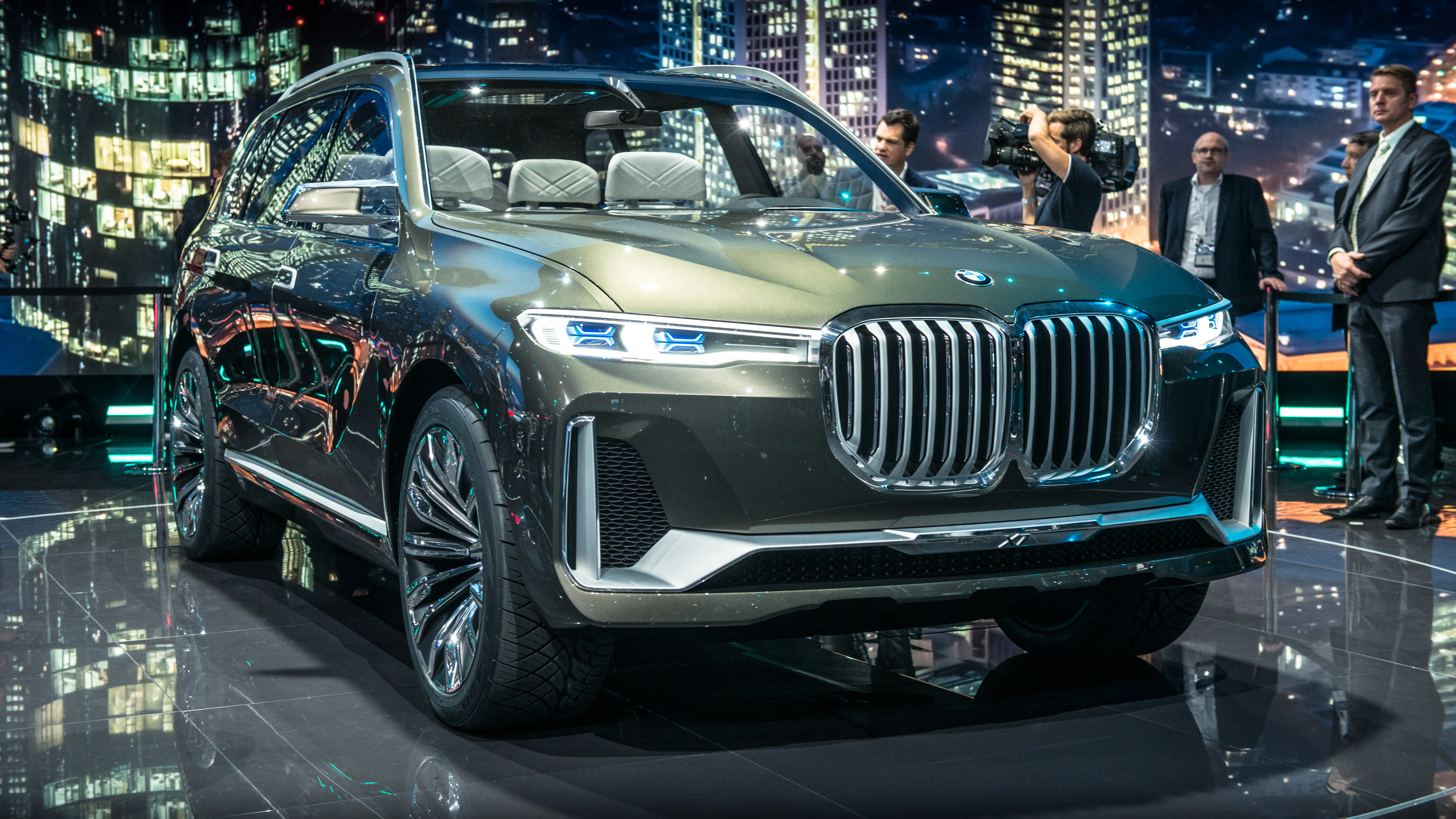 Bmw x7 год. Новая БМВ 2021 х7. БМВ x7 2021. Новый БМВ х7 2022. Новый BMW x7.