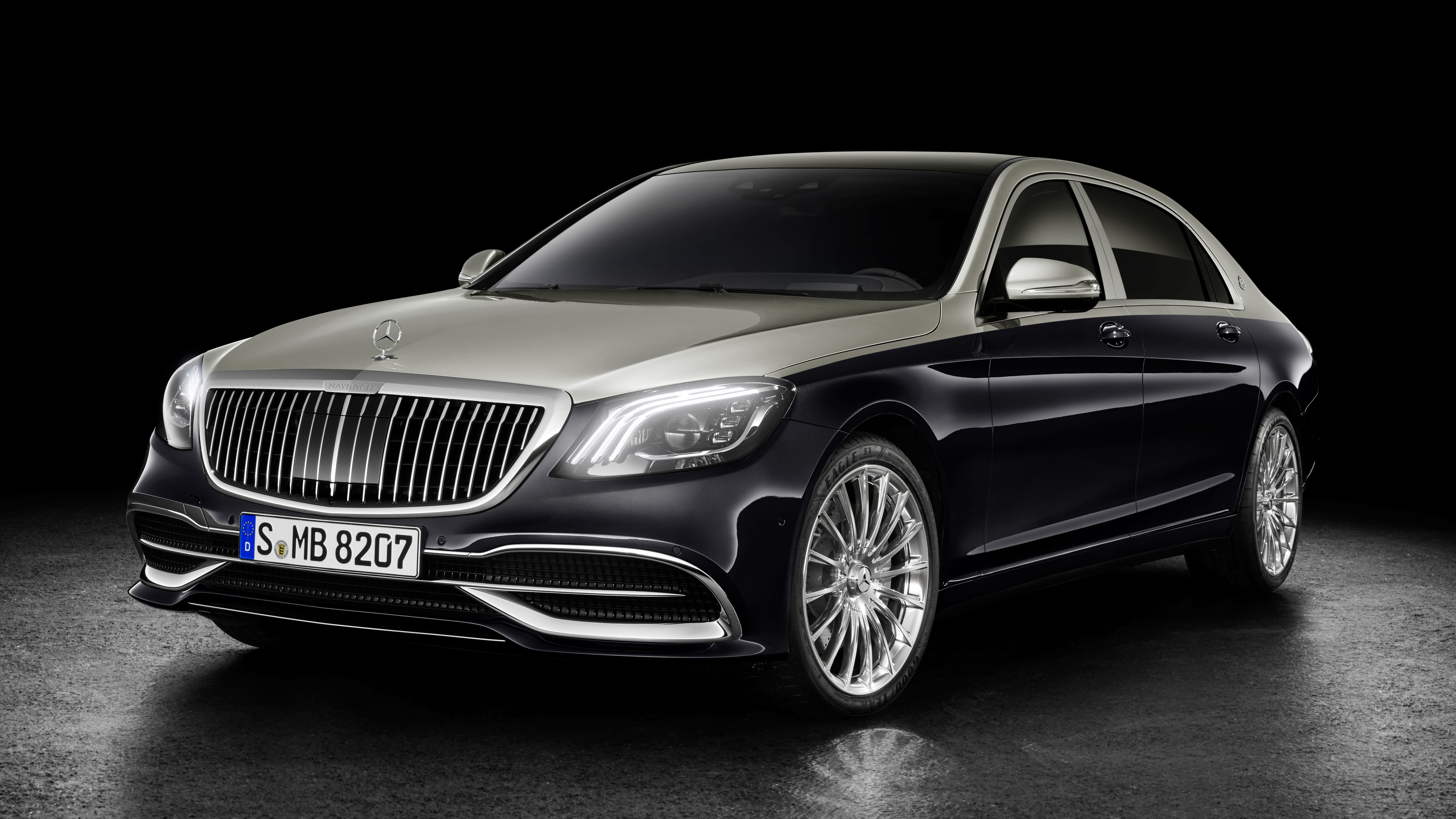 Uh-oh: Maybach has found the two-tone paint again