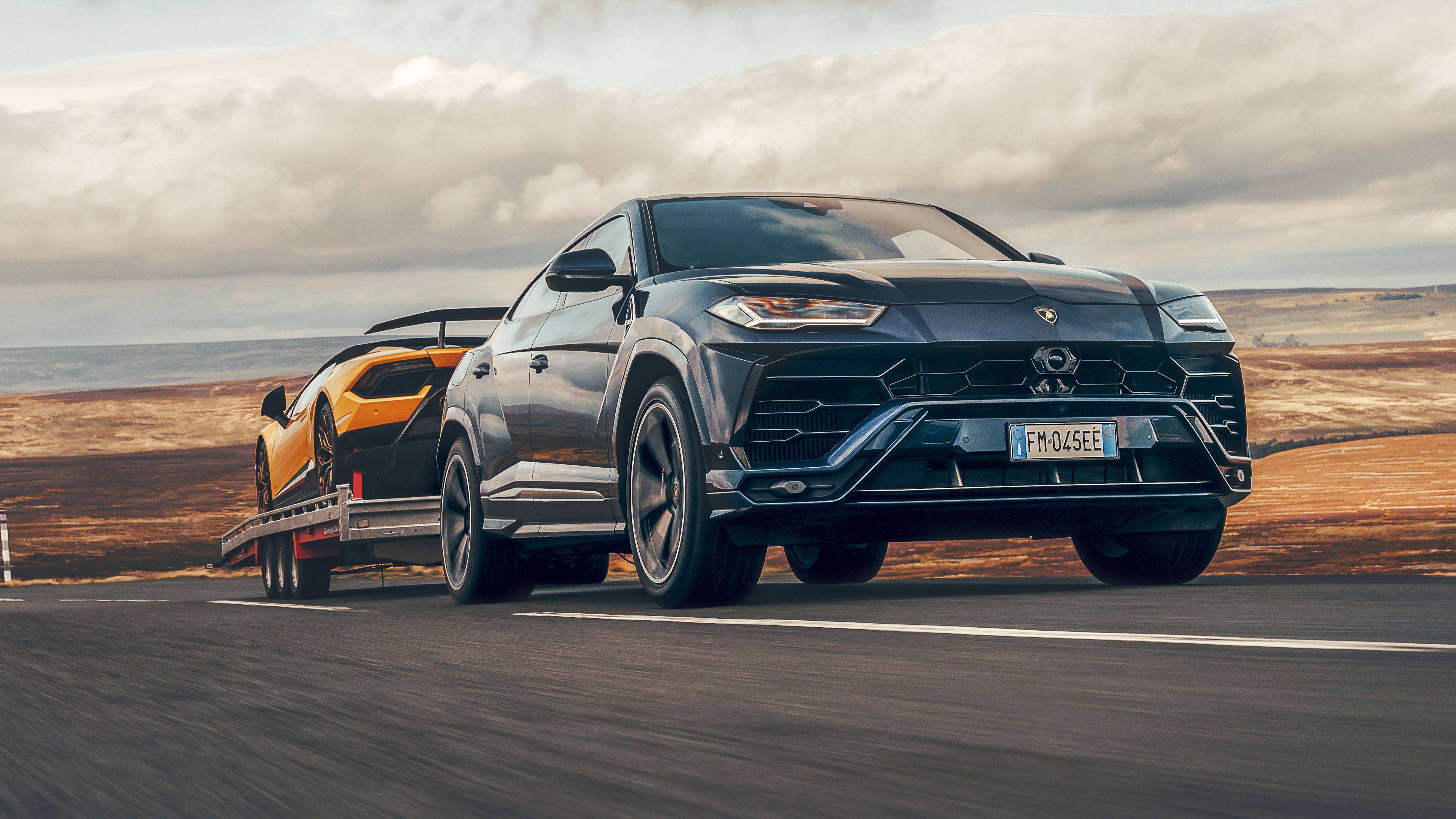 Is the Lamborghini Urus any good at towing a Hurac n Top Gear