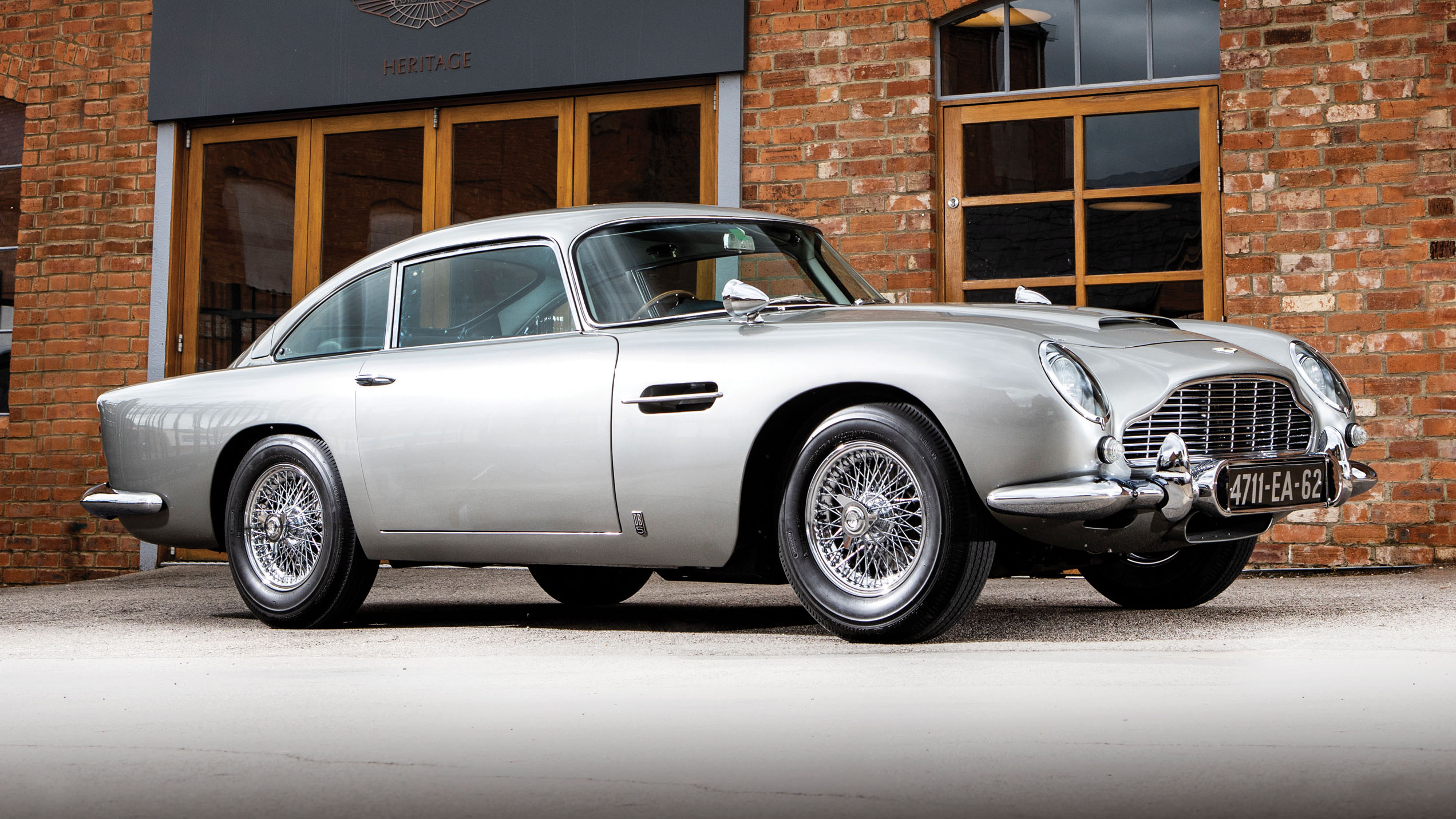 James Bond s Aston DB5 sold for 6.38m Top Gear