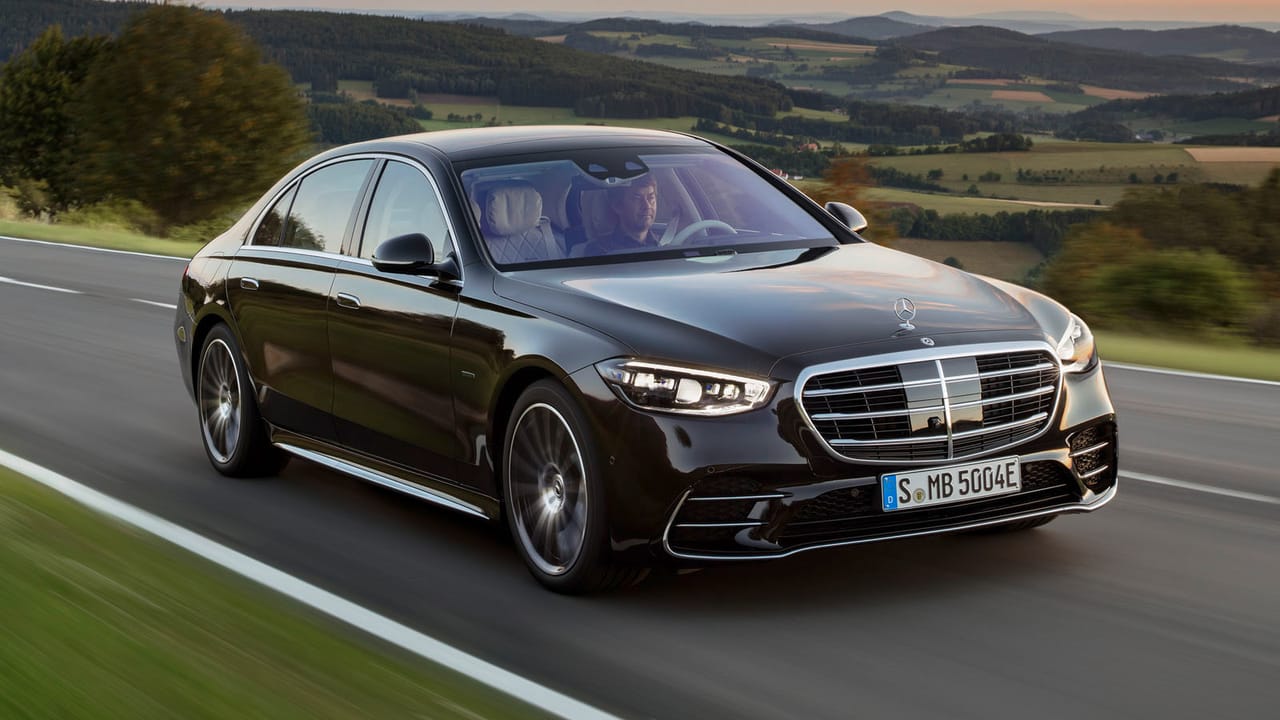 This is the brandnew MercedesBenz SClass Top Gear