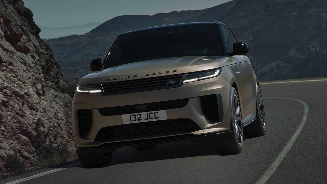 The 2023 Range Rover Sport Is a Lot Like Its Big Brother