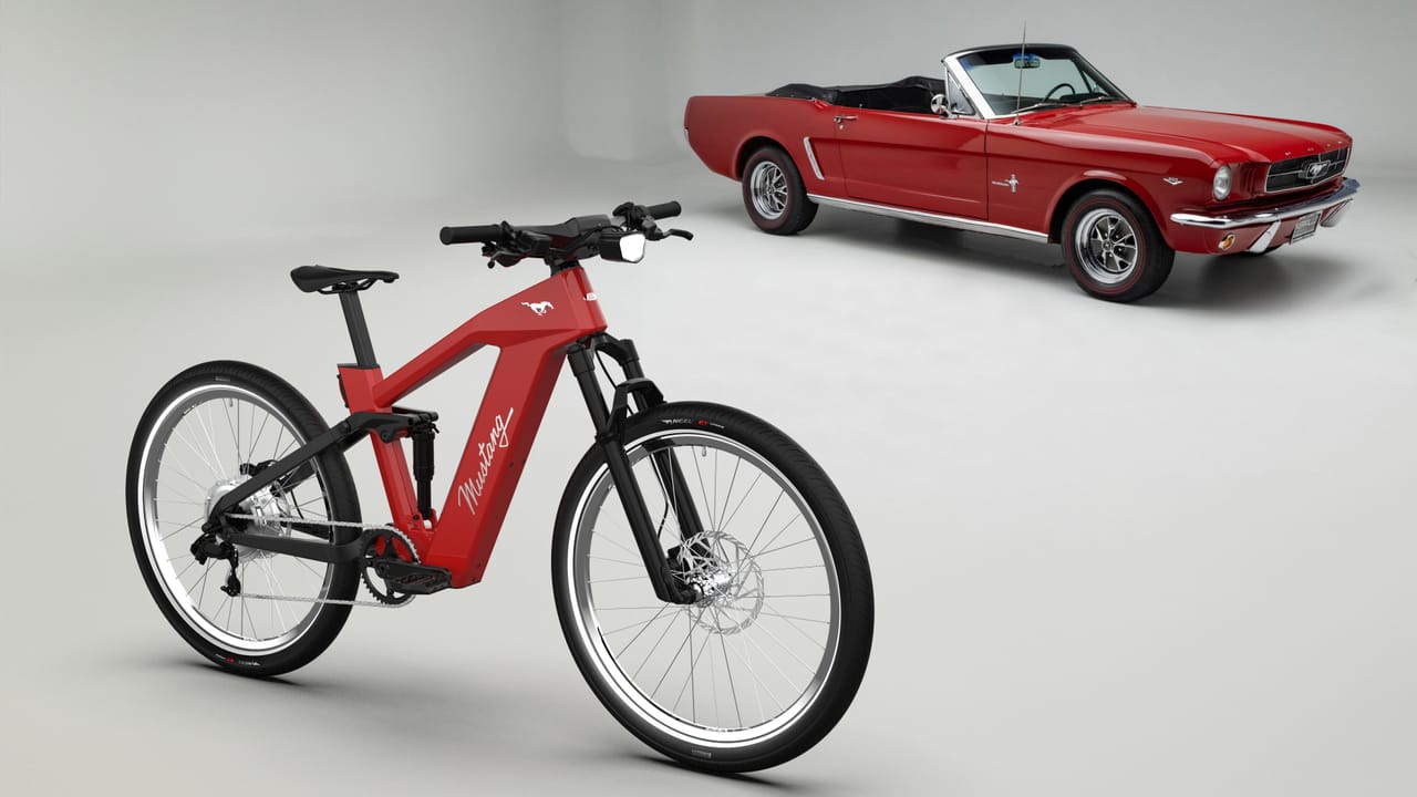 Woah, Ford has unveiled the new Mustang and new Bronco at the same time